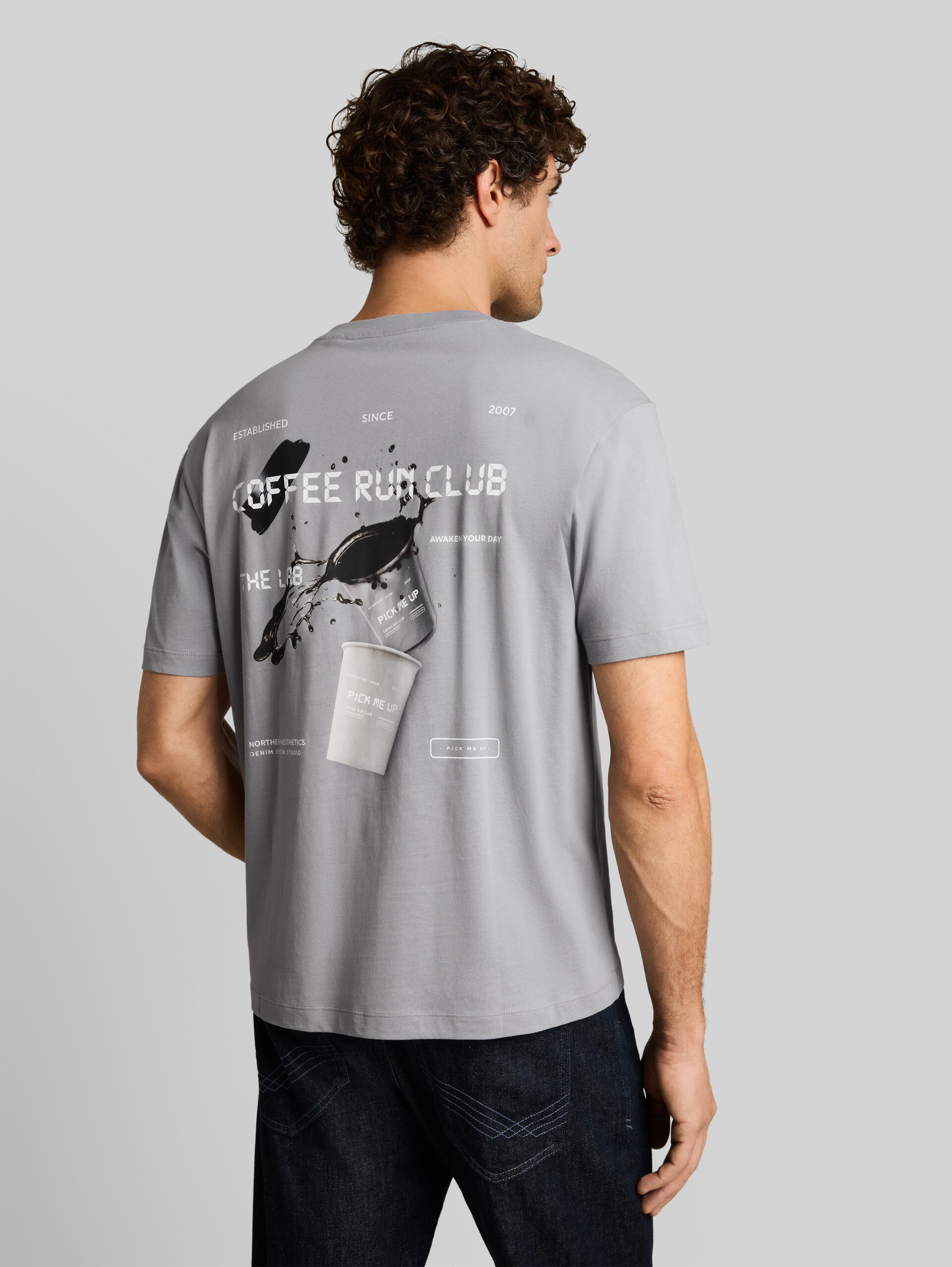 Relaxed Fit T-Shirt mit Rückenprint - ultimate grey - Auschnitt Model-Rückansicht