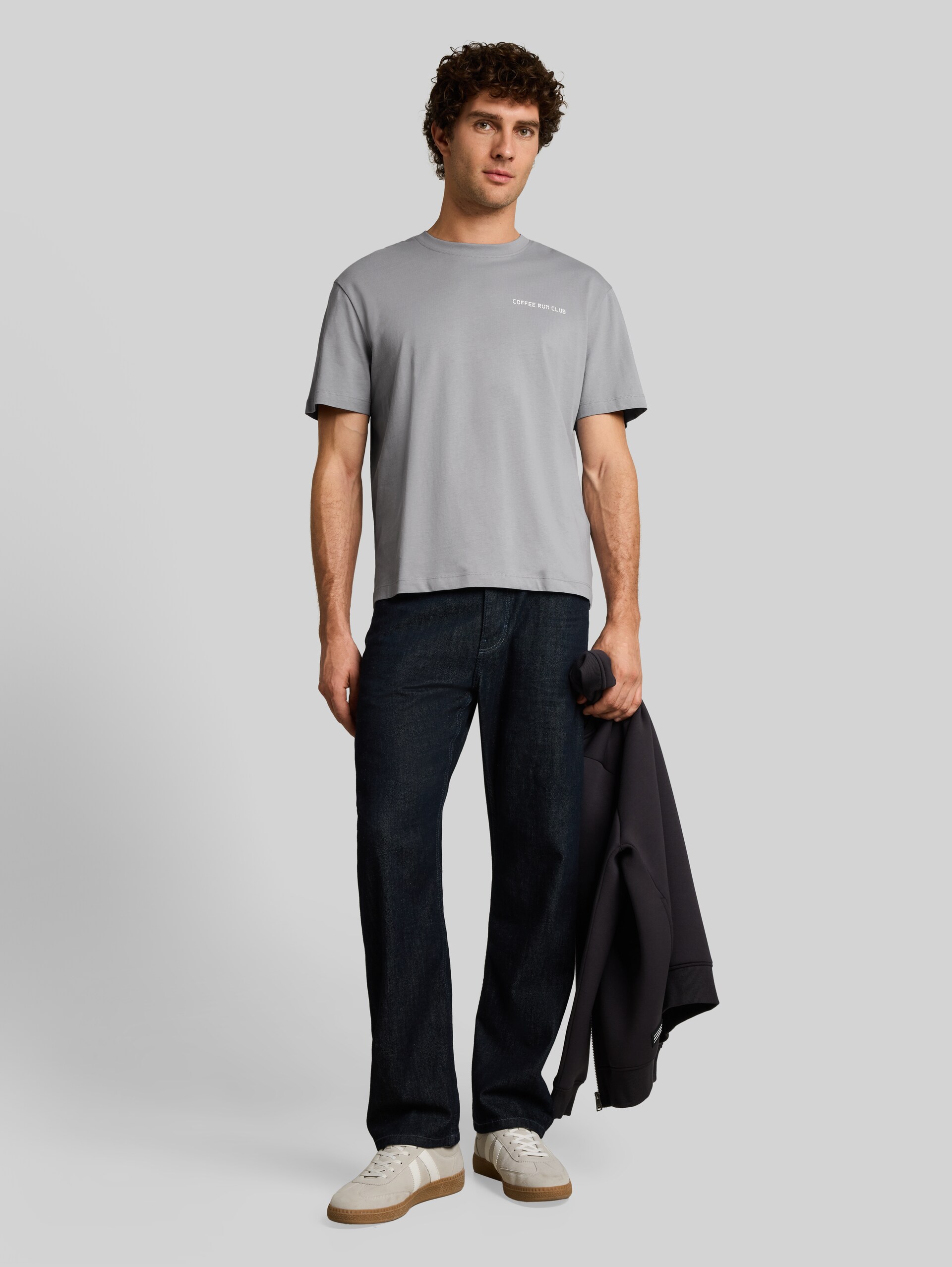 Relaxed Fit T-Shirt mit Rückenprint - ultimate grey - Model-Vorderansicht