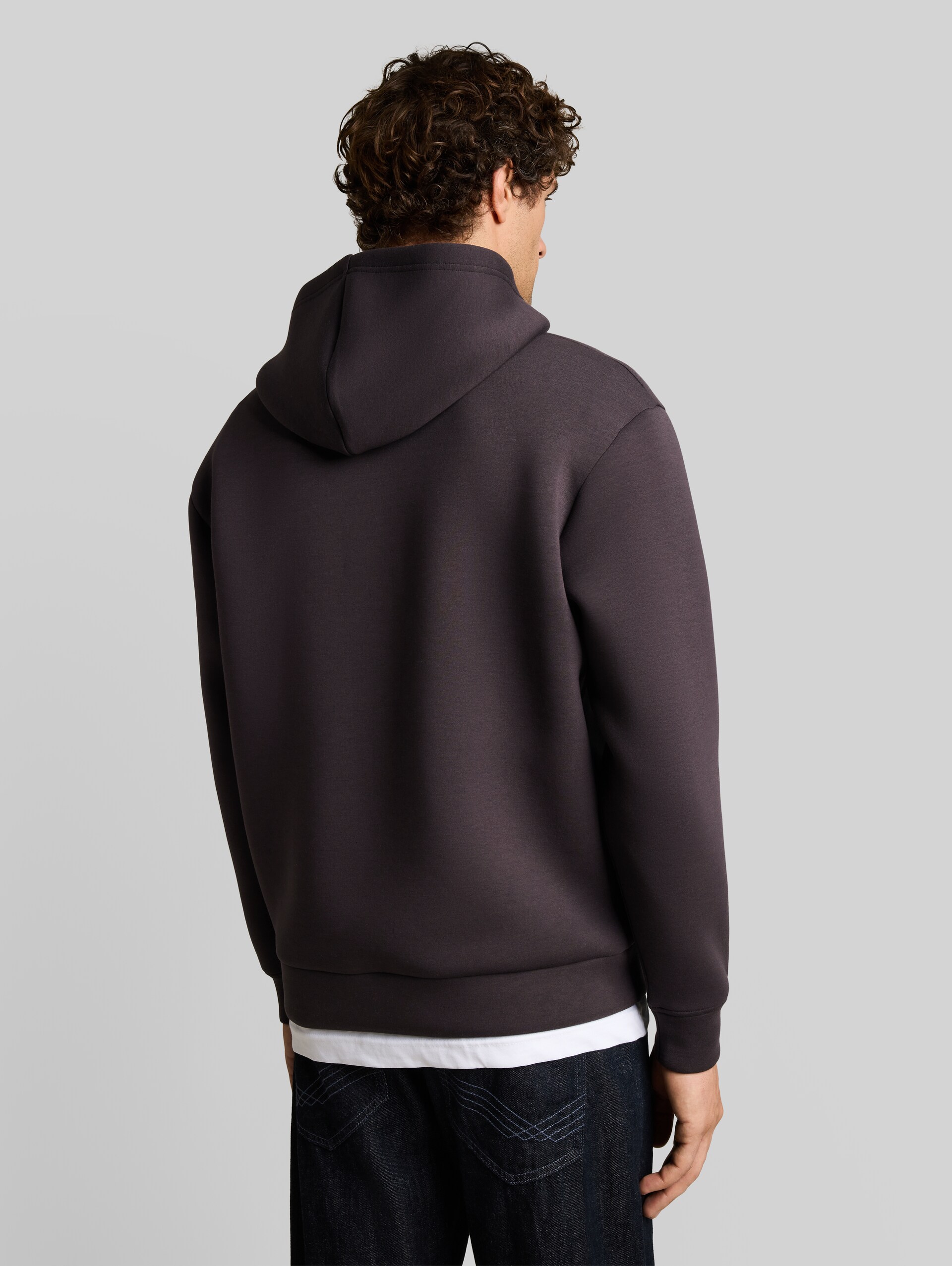 Relaxed Fit Scuba Hoodie Sweatshirt - coal grey - Auschnitt Model-Rückansicht