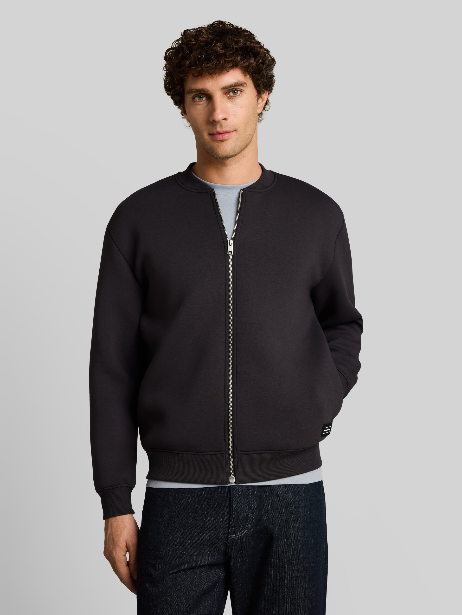 Veste à capuche en tissu scuba, coupe décontractée - coal grey - Découpe Vue de face du modèle