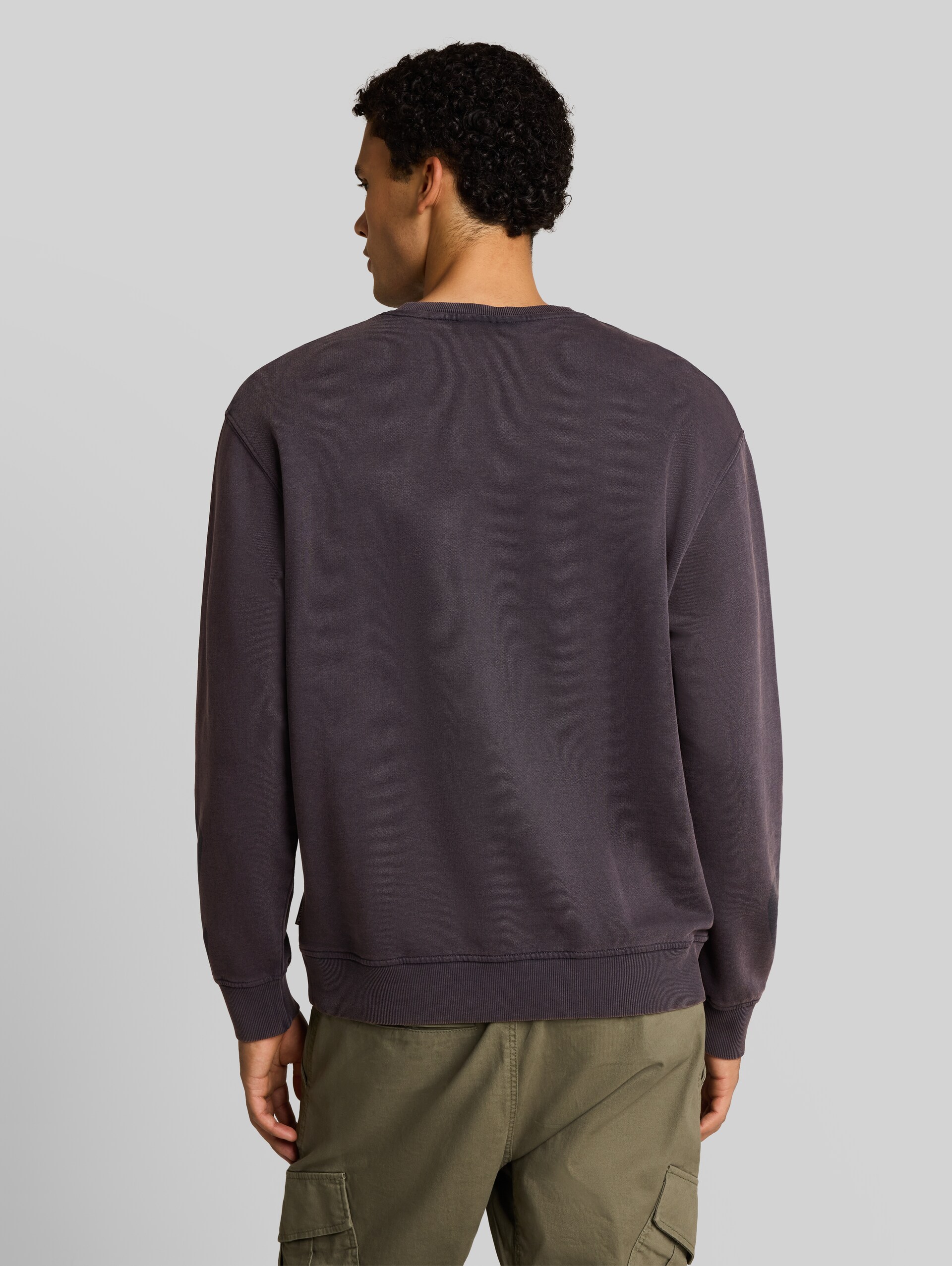 Relaxed Fit Sweatshirt mit Print - coal grey - Auschnitt Model-Rückansicht