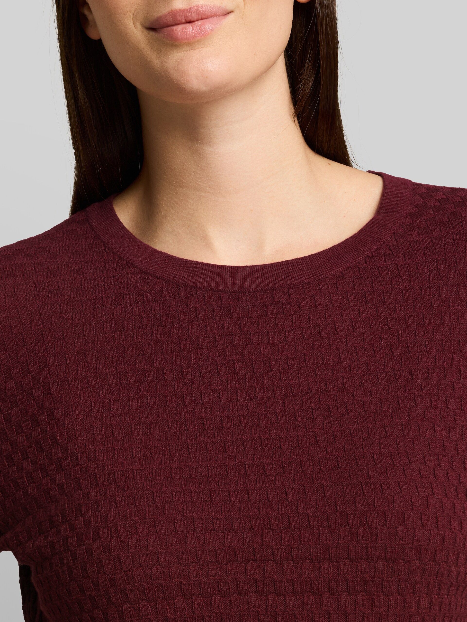 Cotton knitted jumper - Preppy Plum - Detail model view