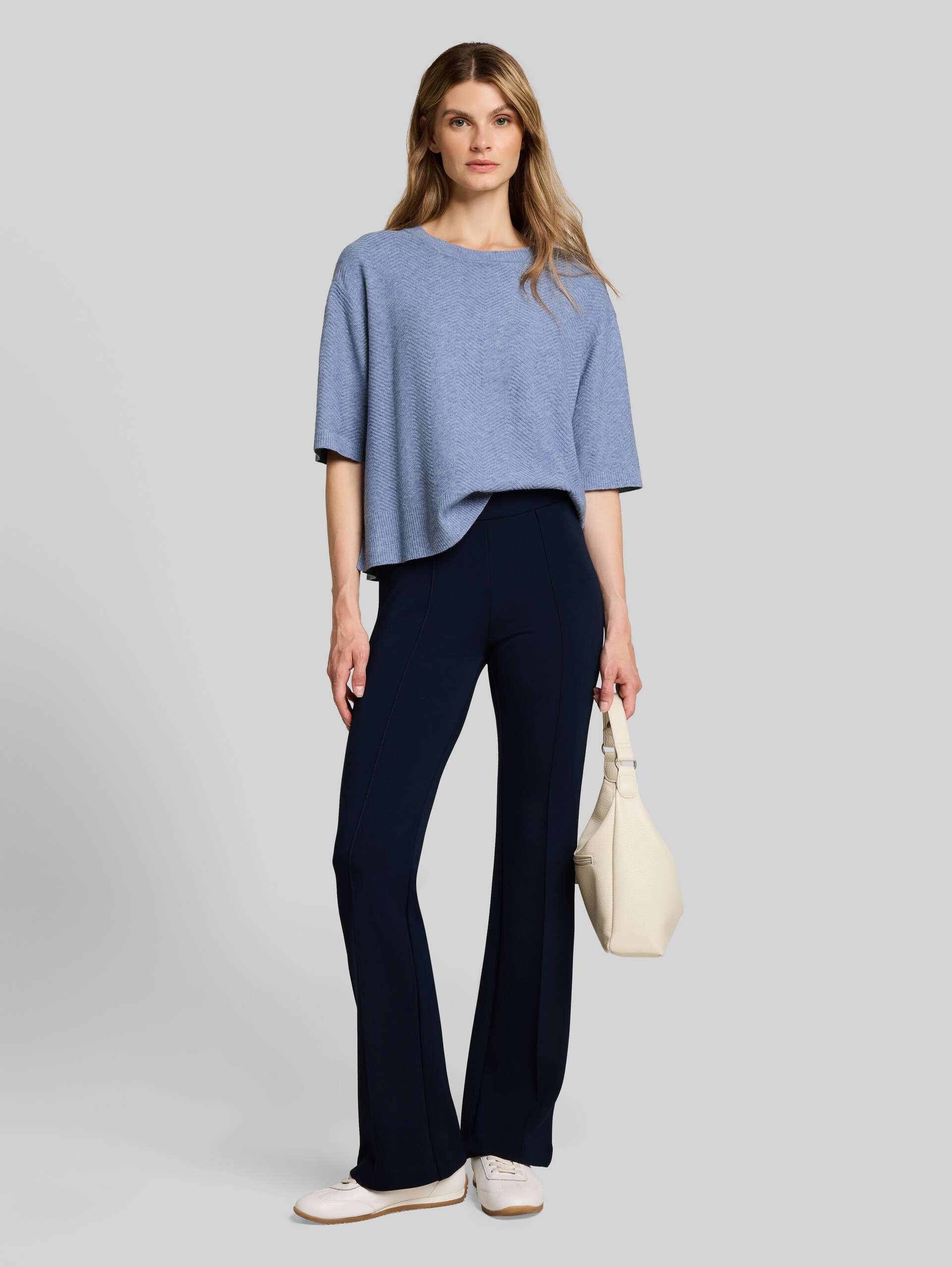 Loose Fit Strickpullover - fern blue melange - Model-Vorderansicht