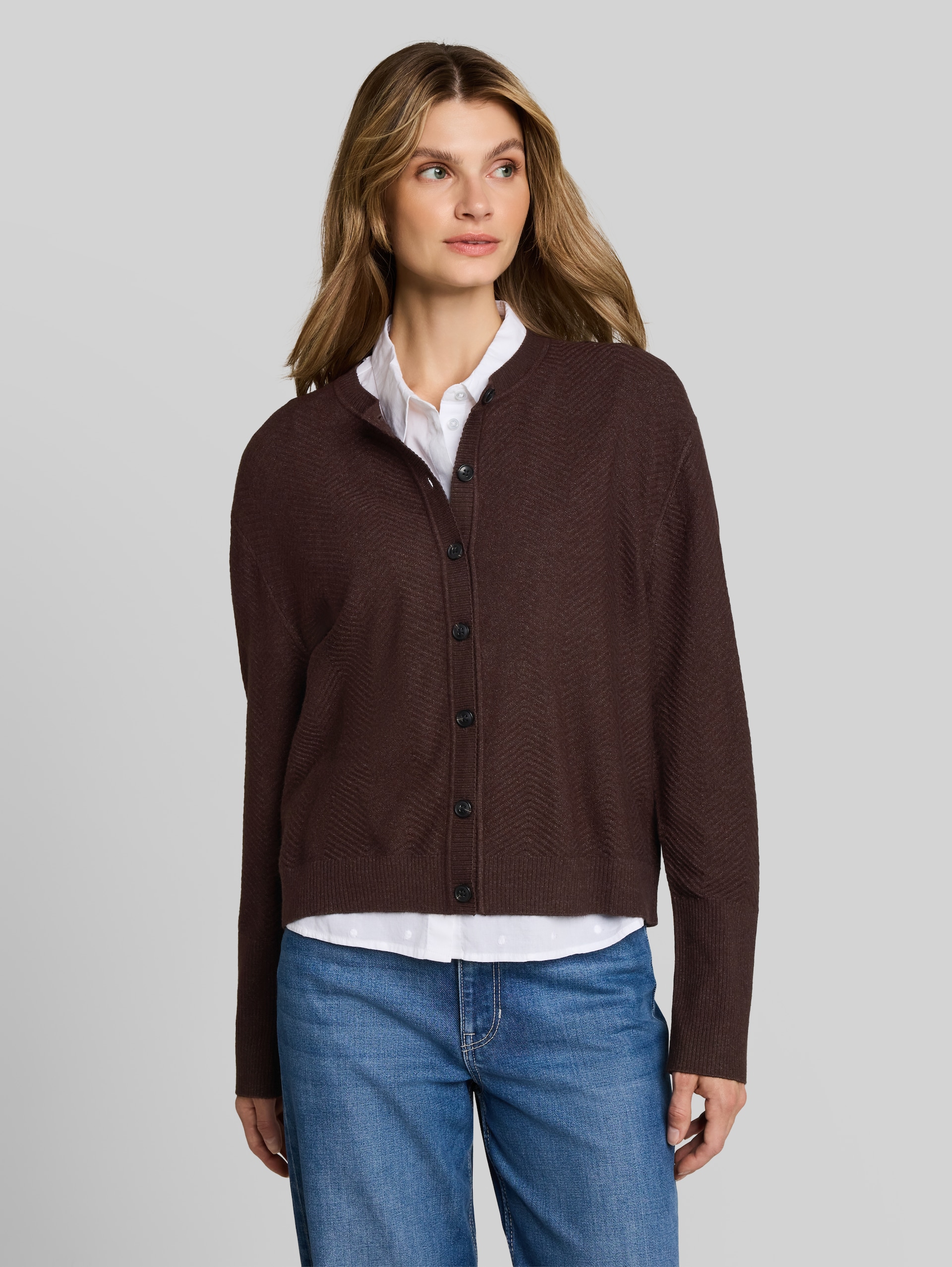 Cardigan mit Rundhalsausschnitt - java dark brown melange - Ausschnitt Model-Vorderansicht