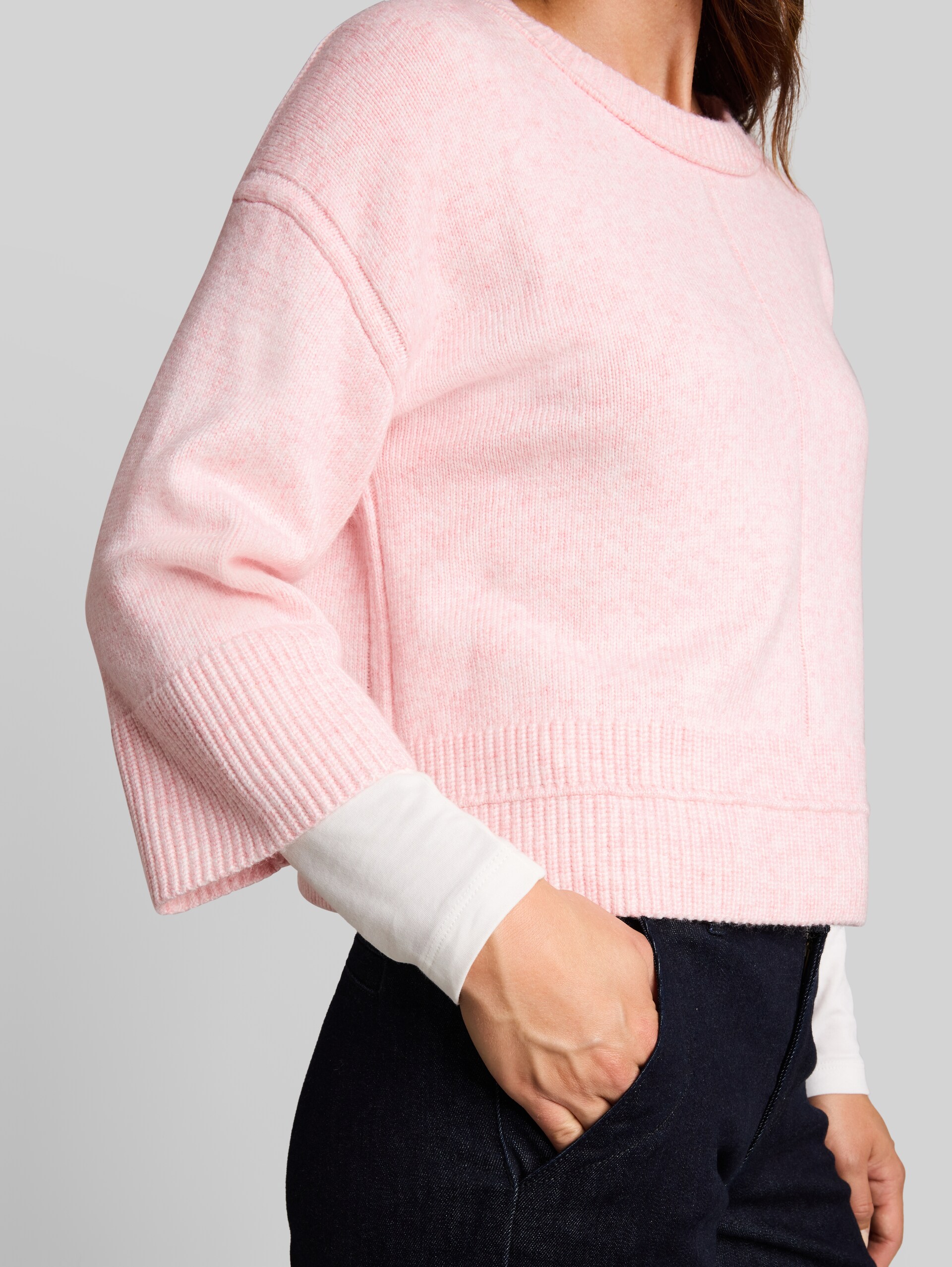 Pull en maille confortable à la coupe ample - light pastel pink melange - Vue détaillée du modèle