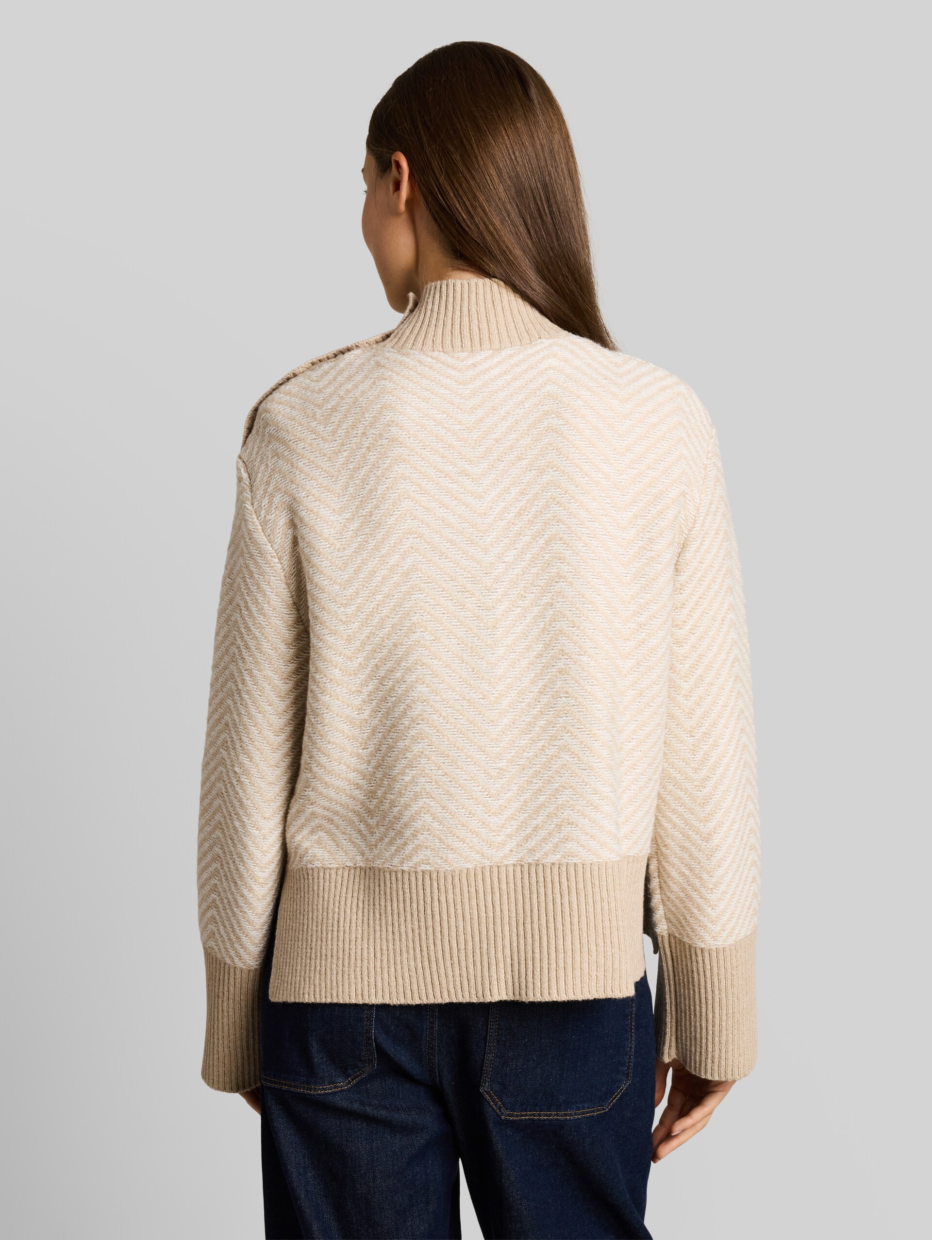 Pull en maille ample et douillet avec boutons - beige melange white zig zag