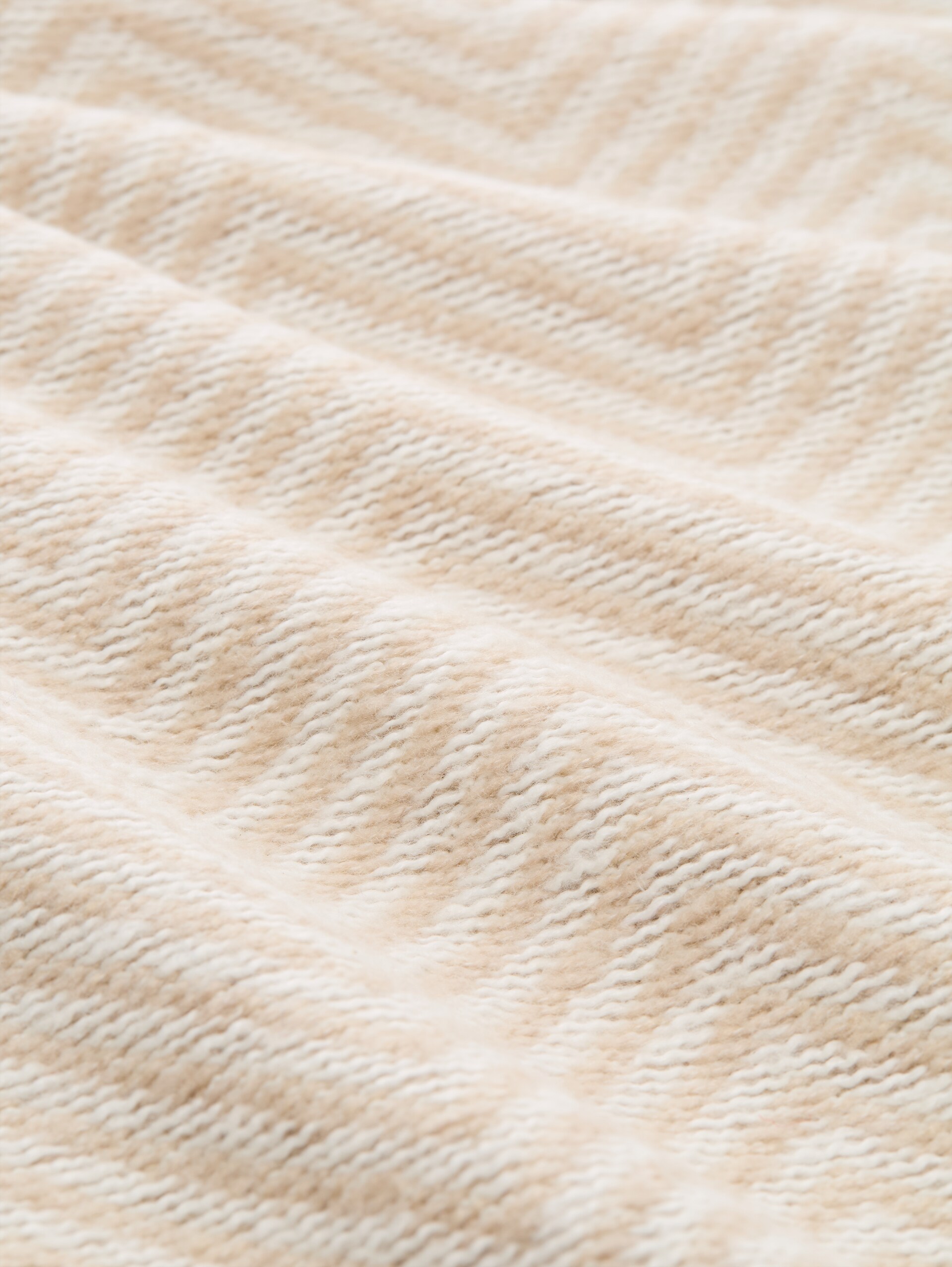 Pull en maille ample et douillet avec boutons - beige melange white zig zag - Vue de la matière