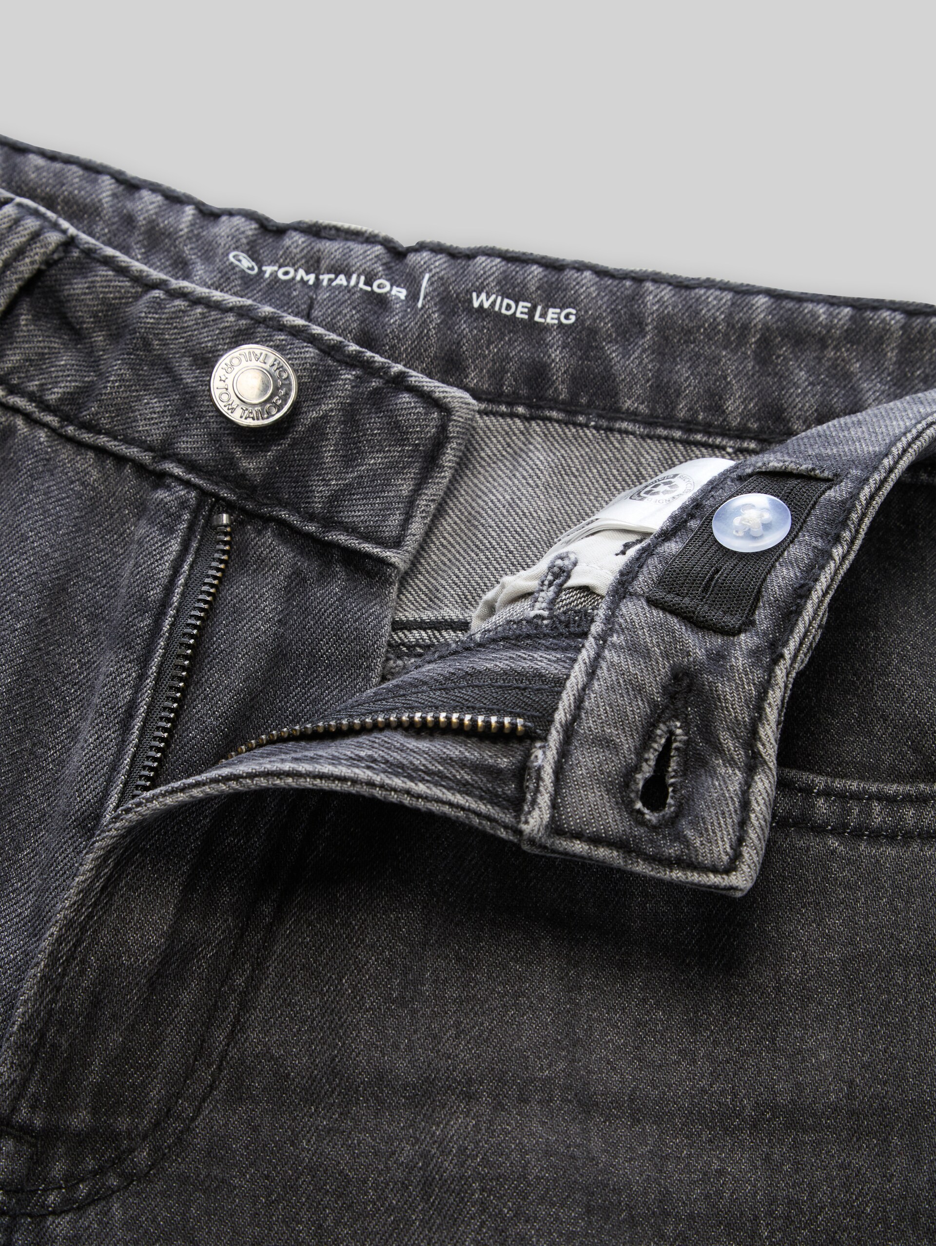 Wide Leg Jeans mit Turn-Up - used dark stone grey denim - Detail-Model-Ansicht