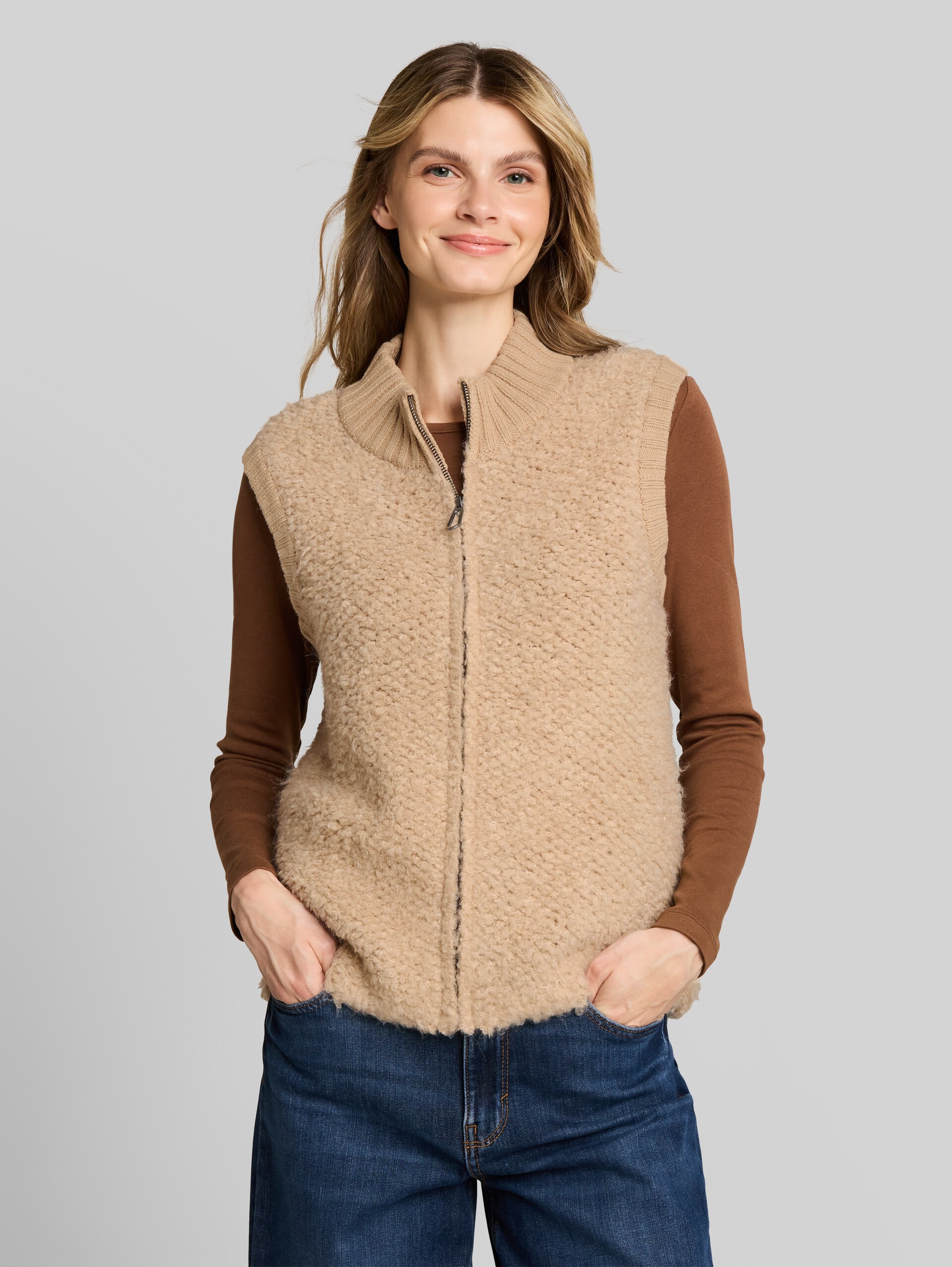 Bouclé vest zonder mouwen met rits - gravel beige melange - Nek model vooraanzicht