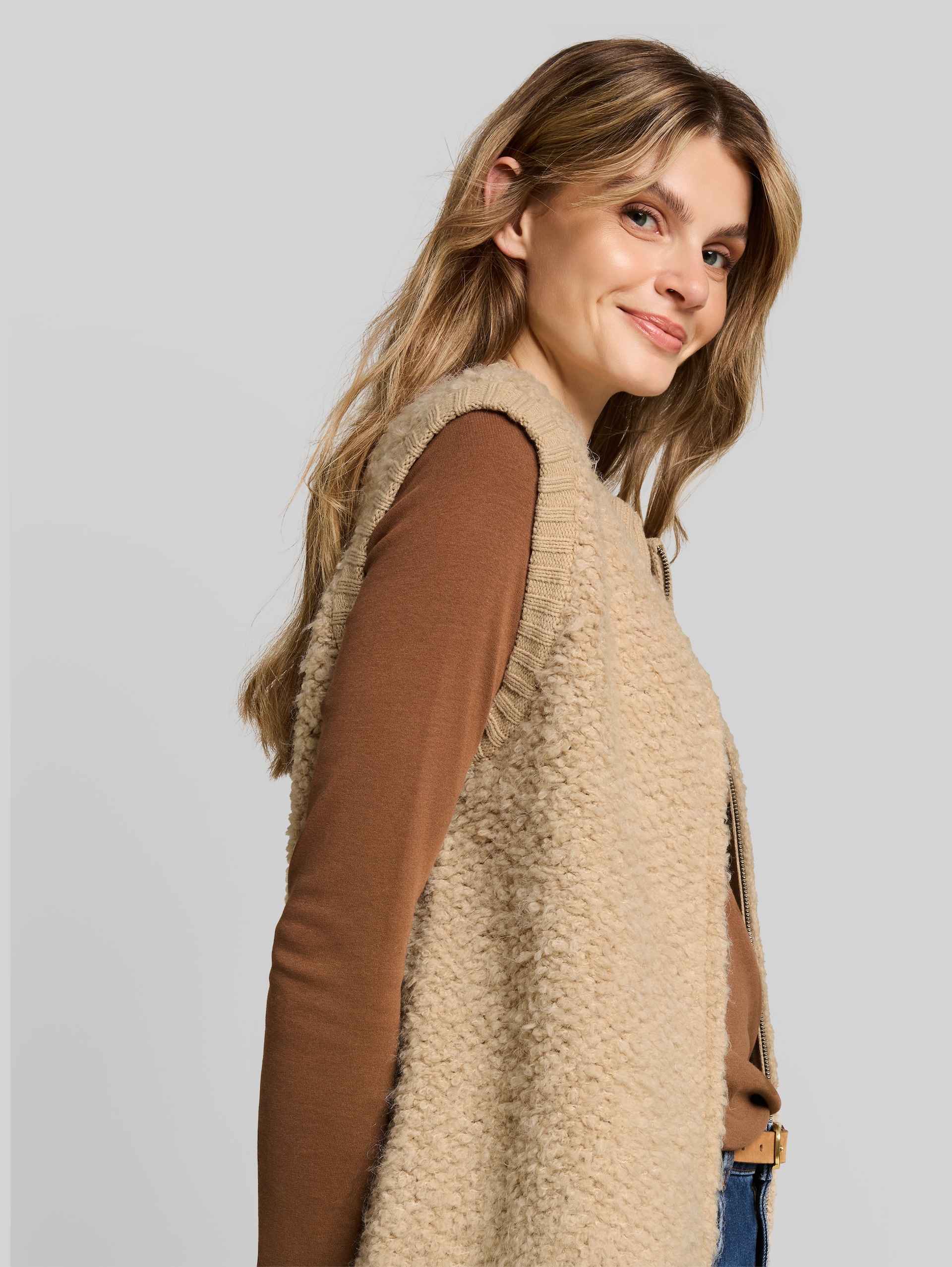 Bouclé vest zonder mouwen met rits - gravel beige melange - Detailaanzicht model