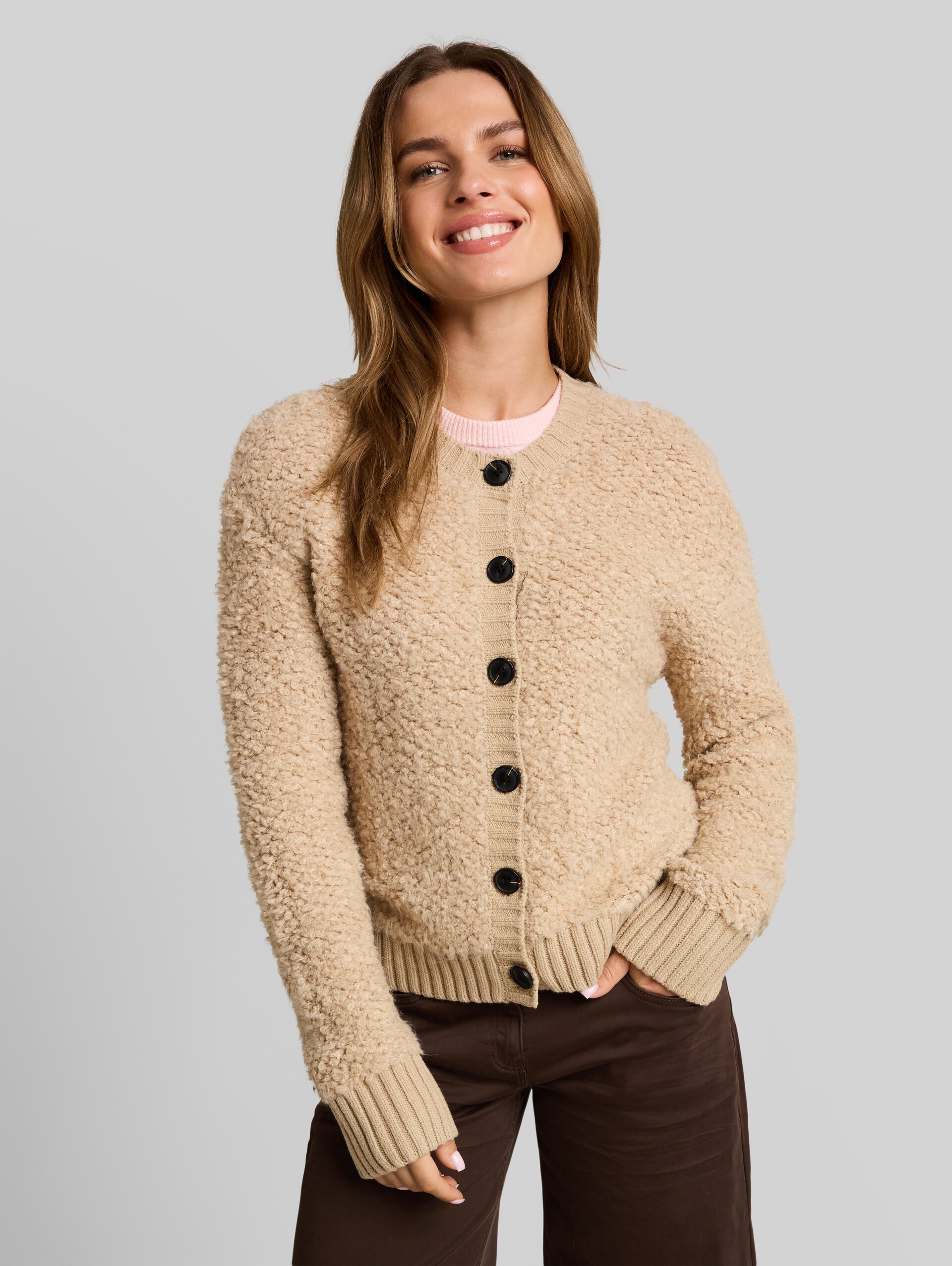 Losvallend bouclé-vest - gravel beige melange - Nek model vooraanzicht