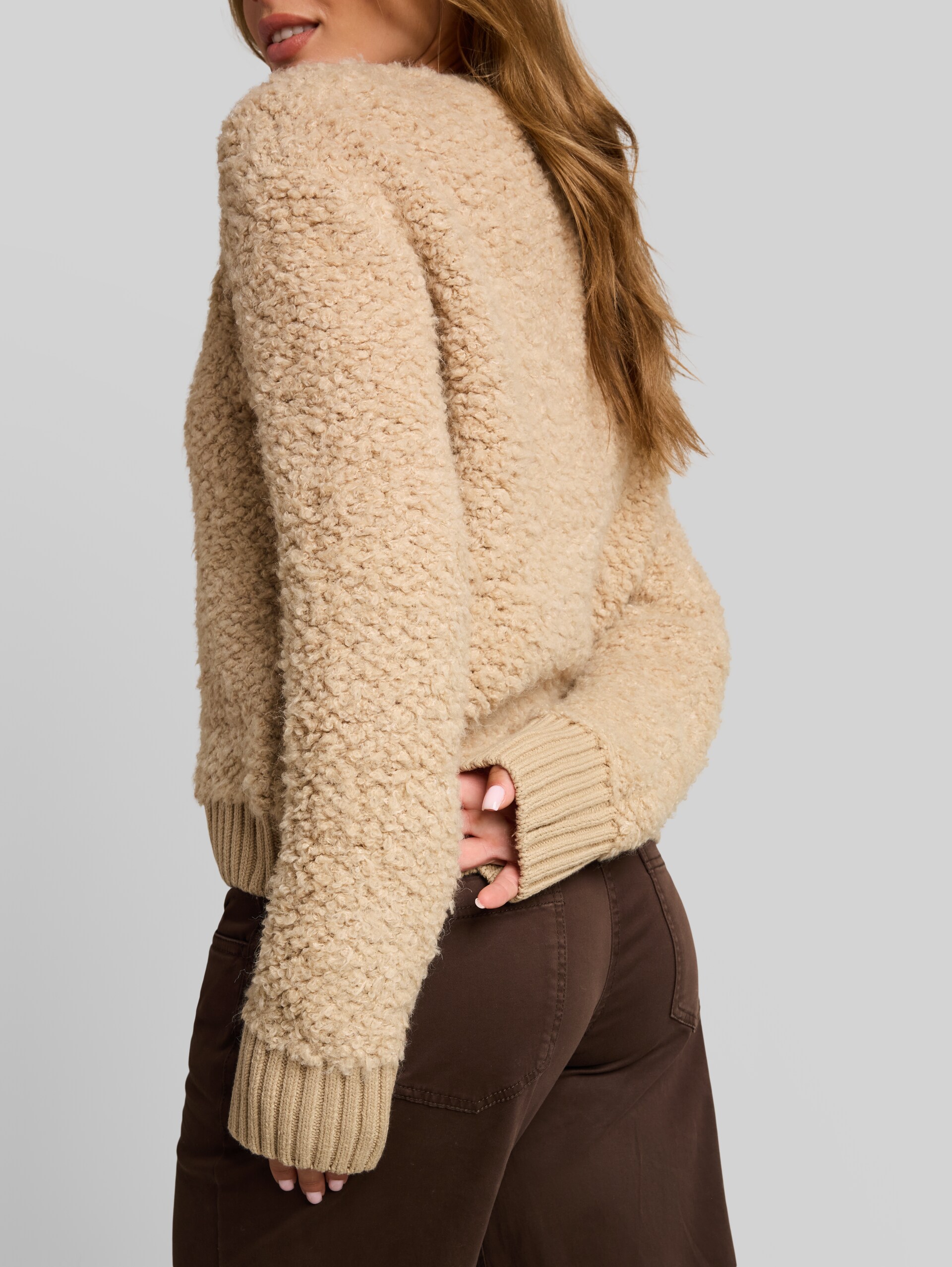 Losvallend bouclé-vest - gravel beige melange - Detailaanzicht model