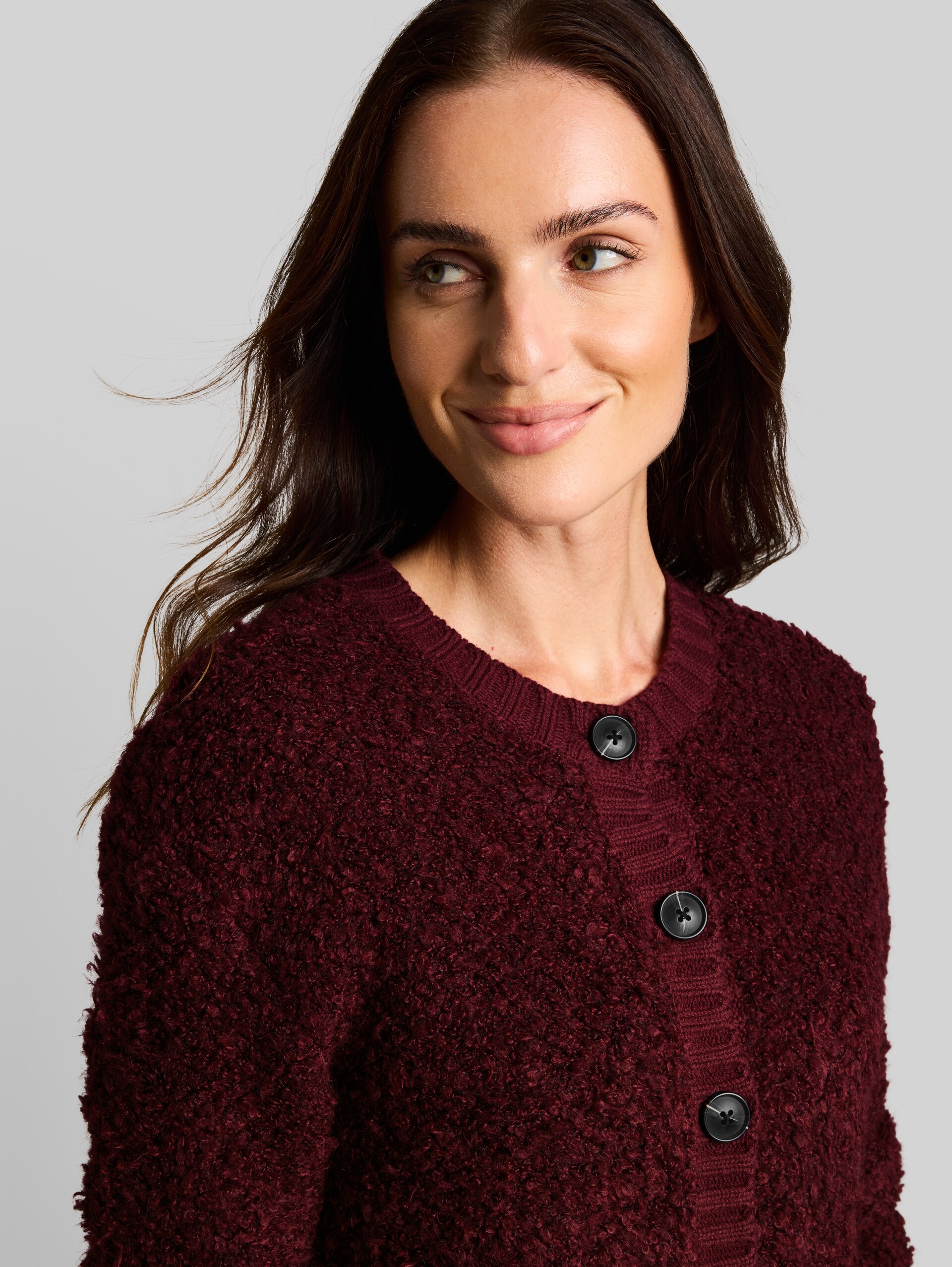 Losvallend bouclé-vest - preppy plum melange - Detailaanzicht model