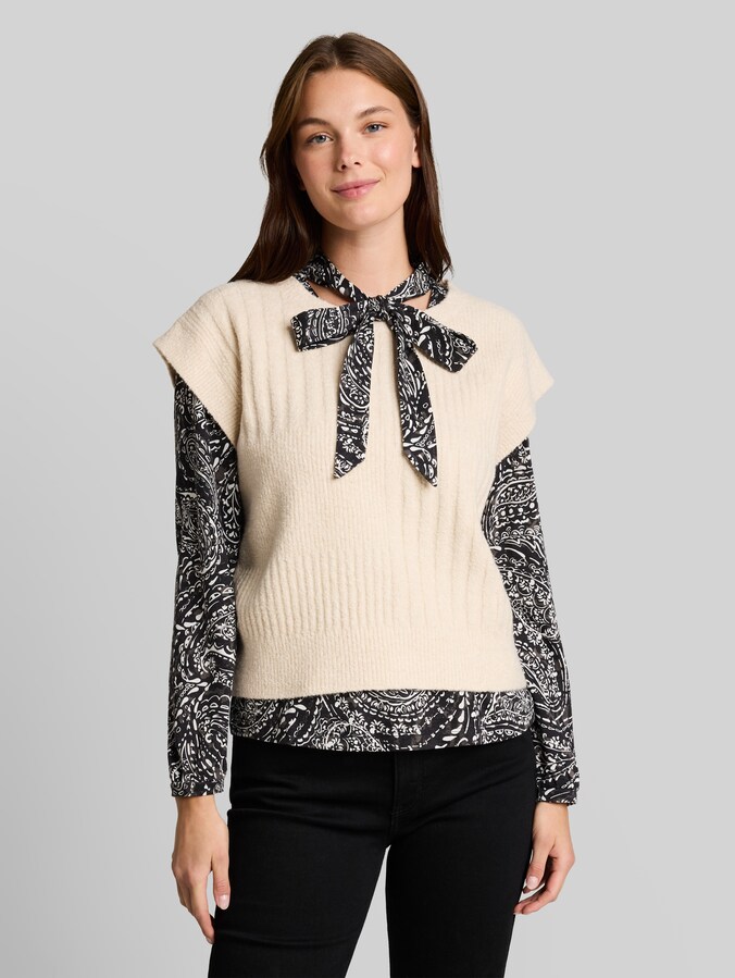 Bouclé Pullunder mit Rundhalsausschnitt von Women, whisper offwhite melange