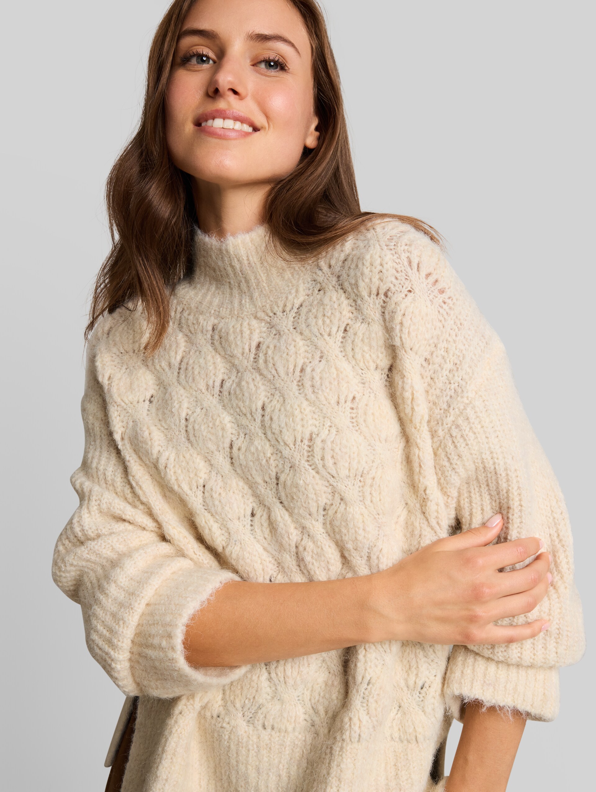 Pull en maille ample avec une part de laine - whisper offwhite melange - Vue détaillée du modèle