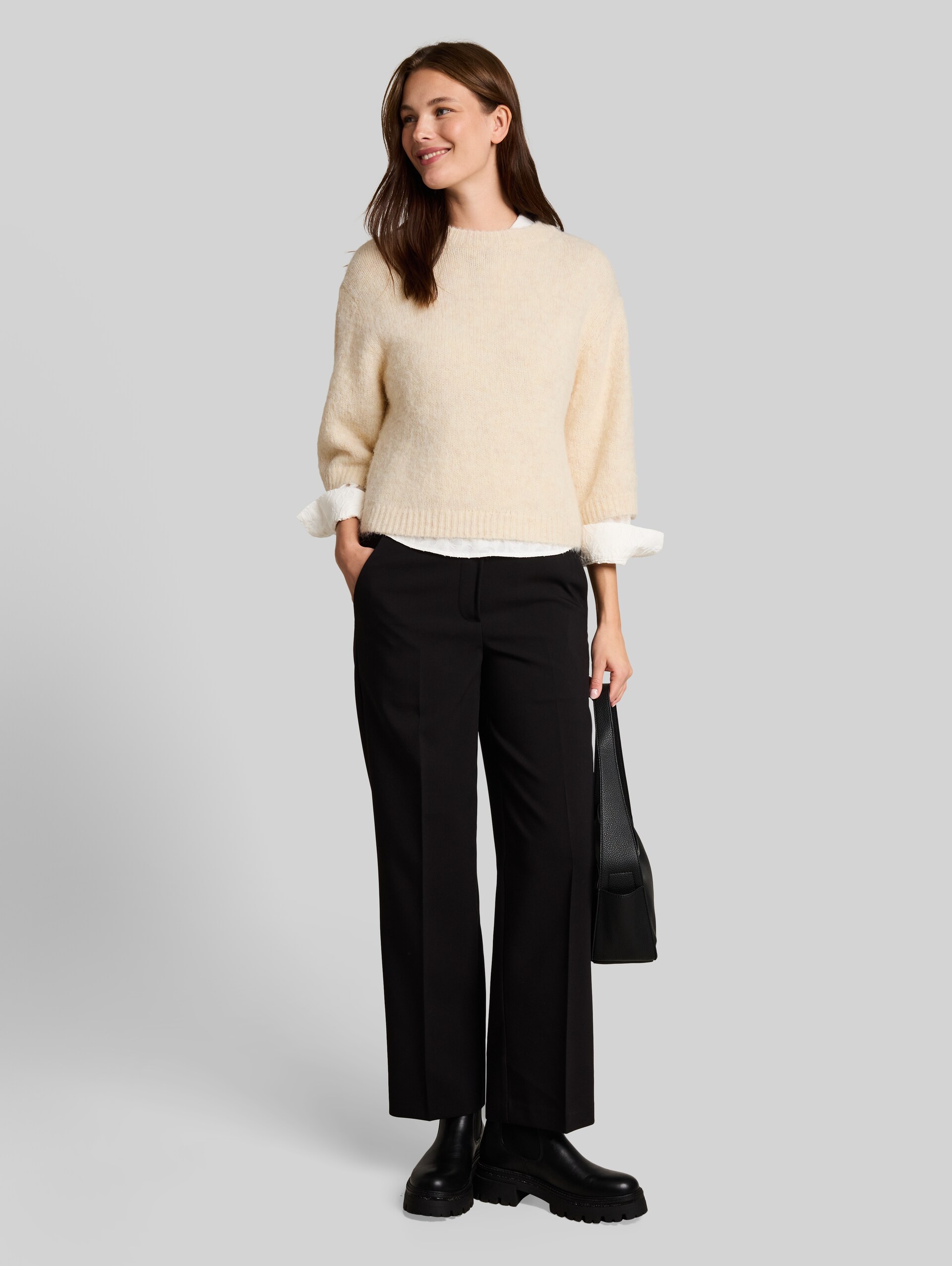 Pull en maille ample avec une part de laine - whisper offwhite melange - Vue de face du modèle