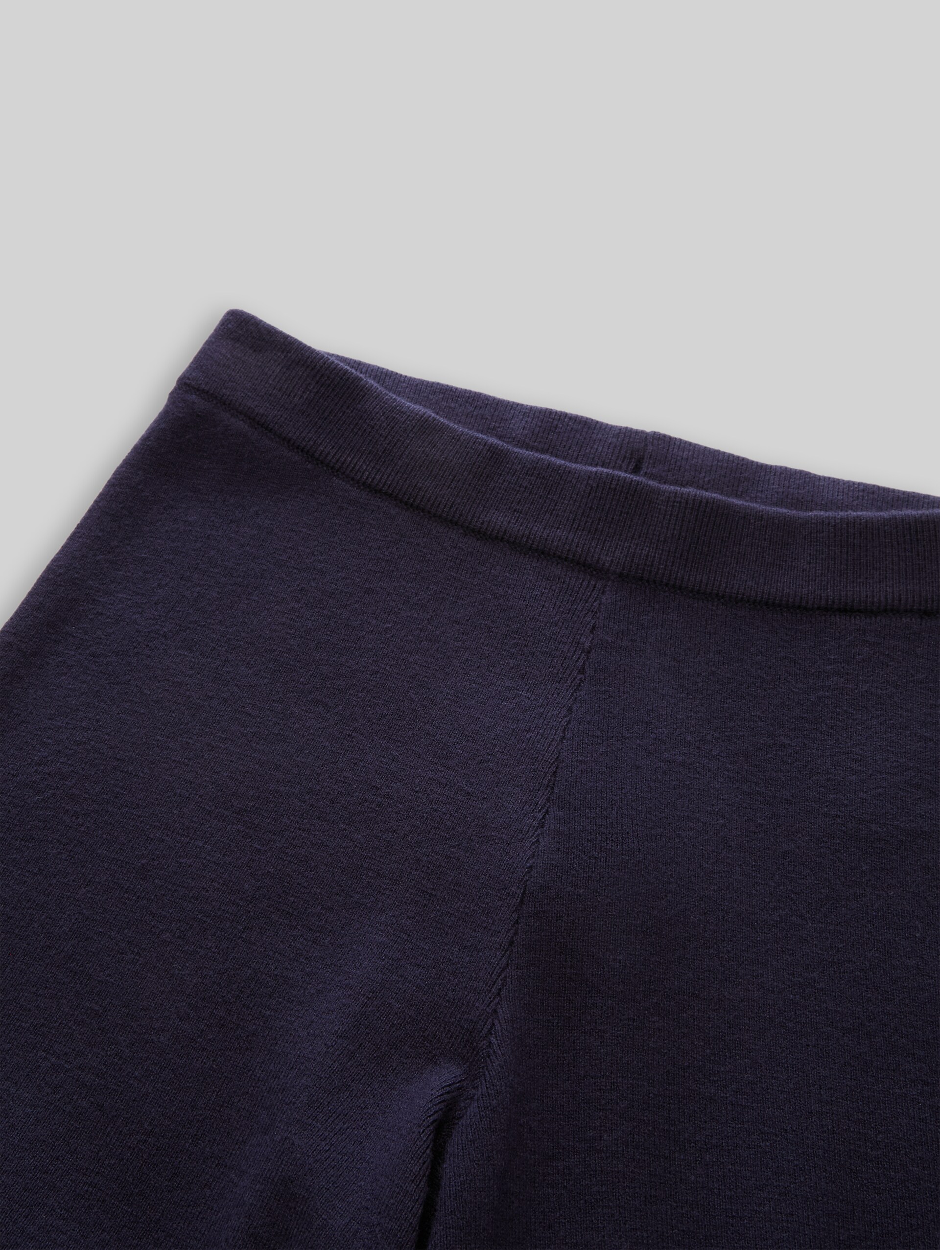 Wide Leg Strickhose - Parisien Night Blue - Detail-Model-Ansicht