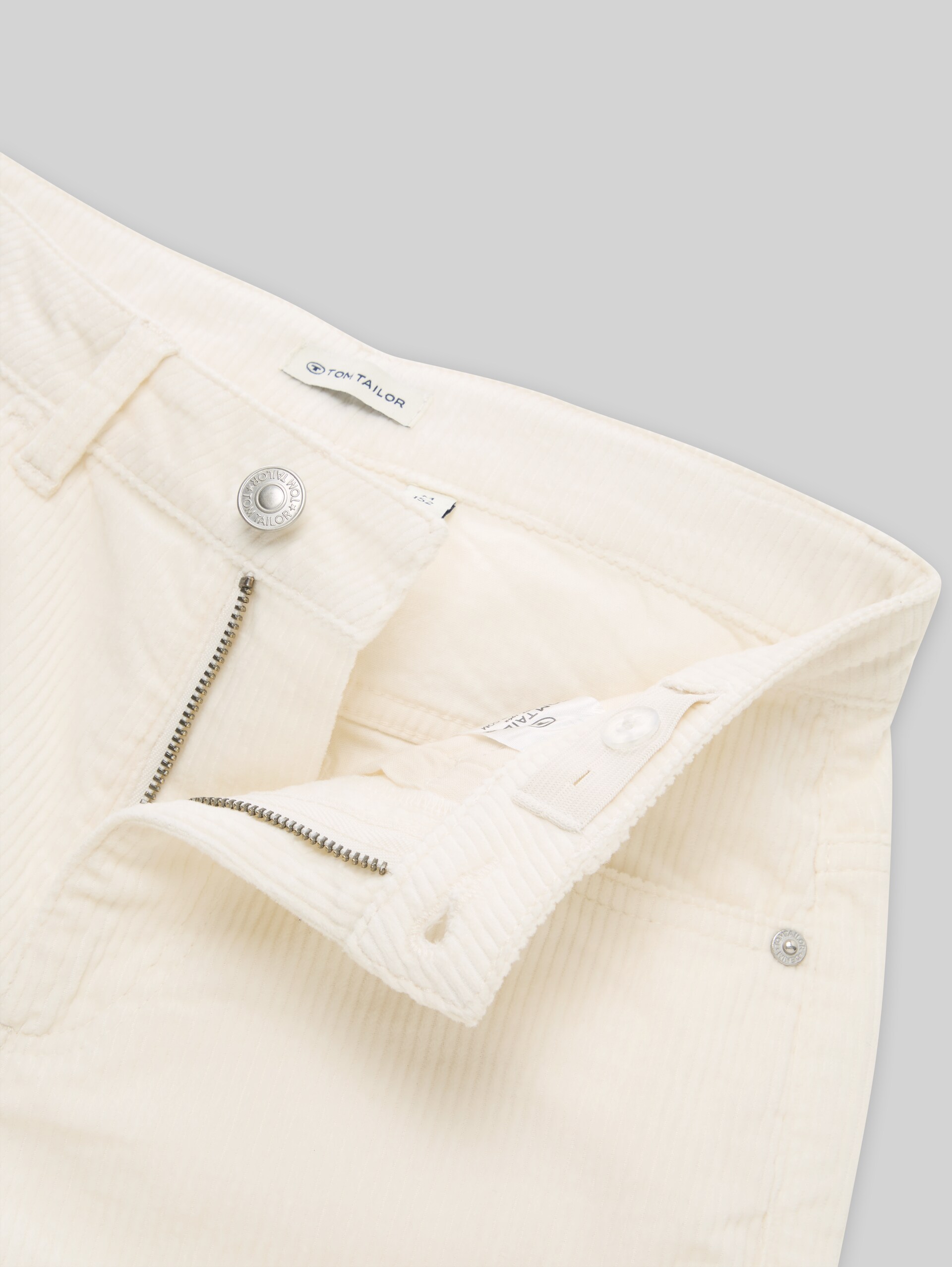 Wide Leg Cord Hose - Gardenia White - Detail-Model-Ansicht