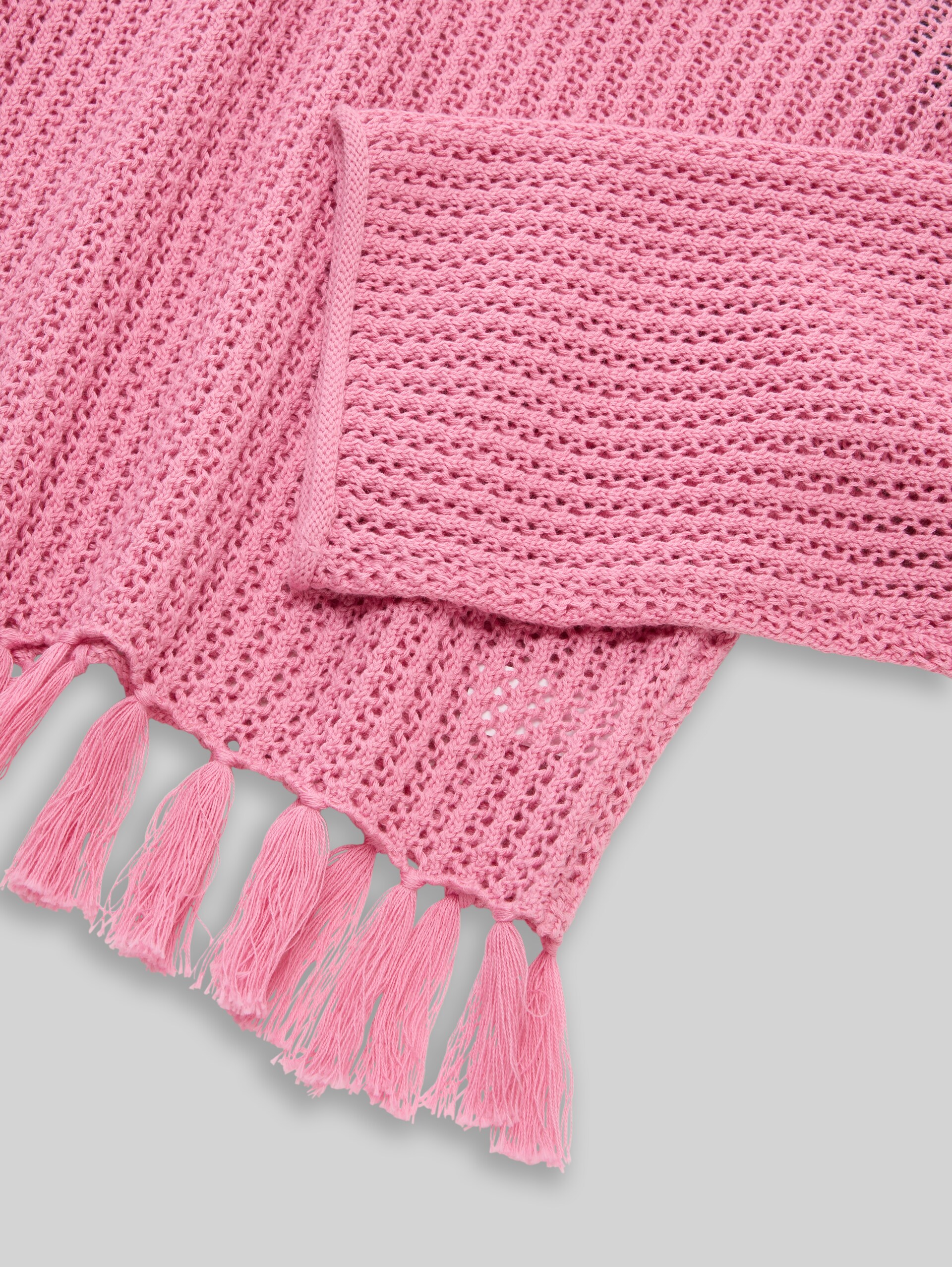 Cropped Strickpullover mit Fransen - Soft Blush Rose - Detail-Model-Ansicht