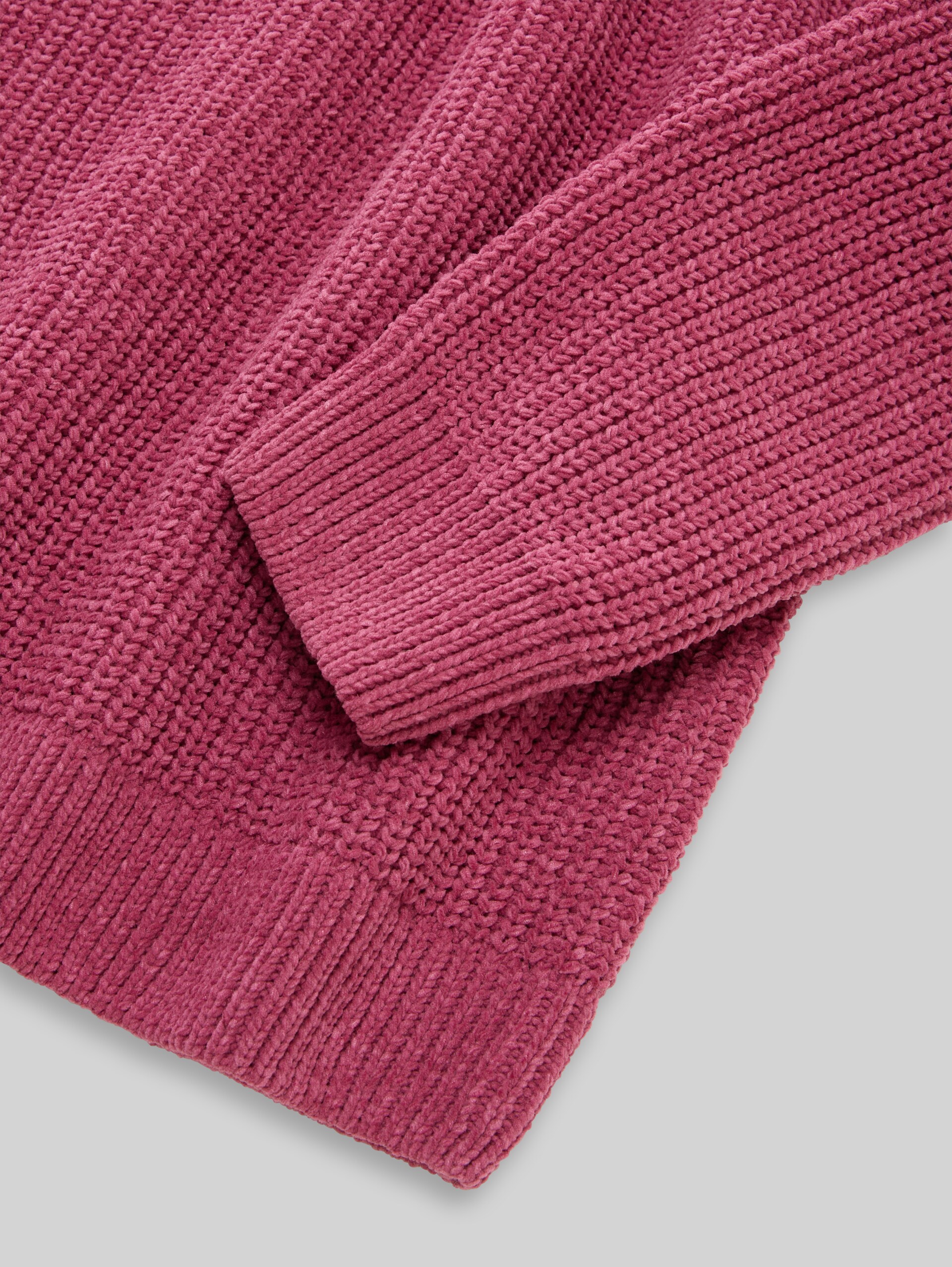 Oversize Strickpullover mit Raglanärmeln - pink velvet - Detail-Model-Ansicht