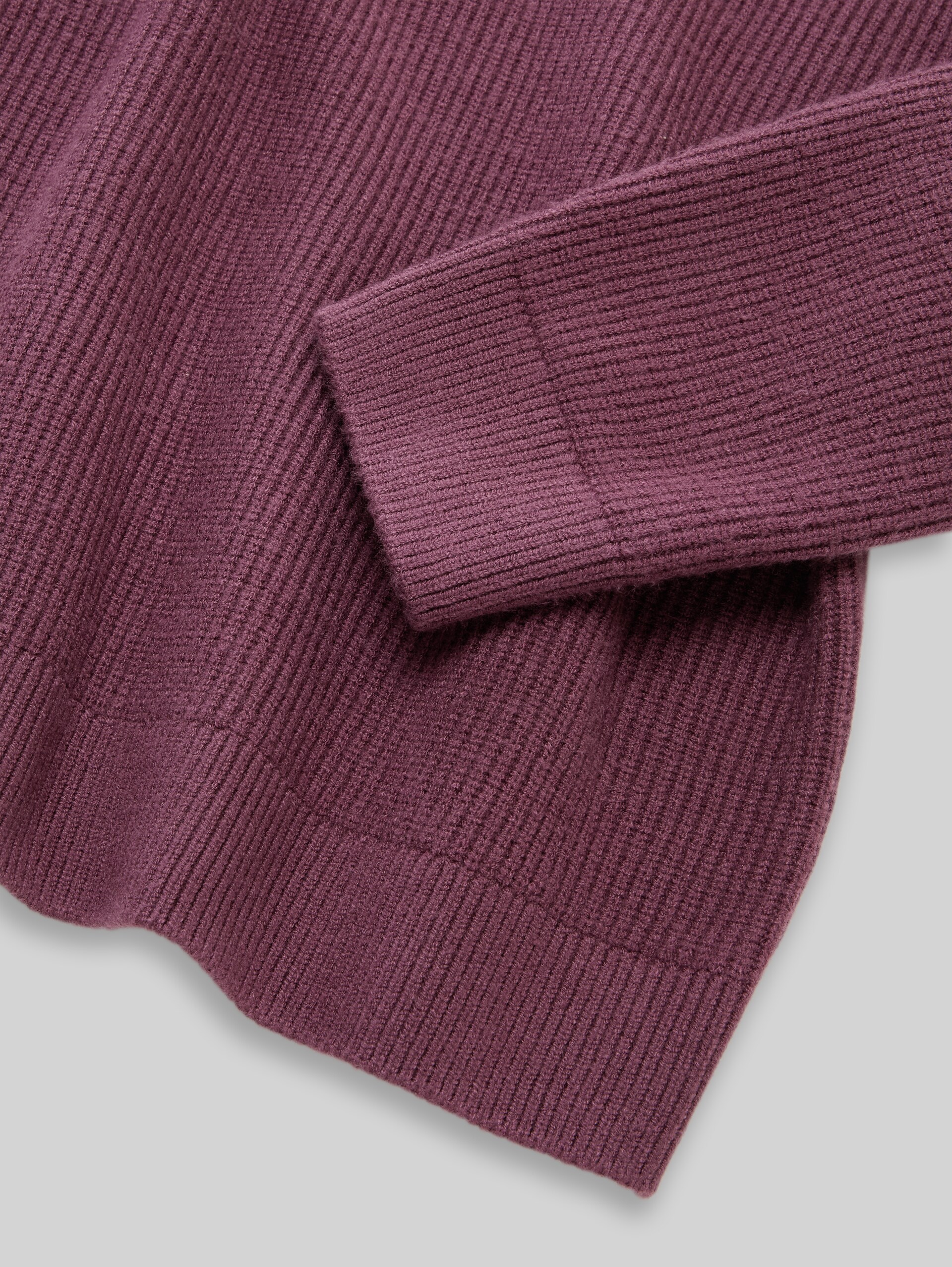 Strickpullover mit Stehkragen - rusty burgundy - Detail-Model-Ansicht