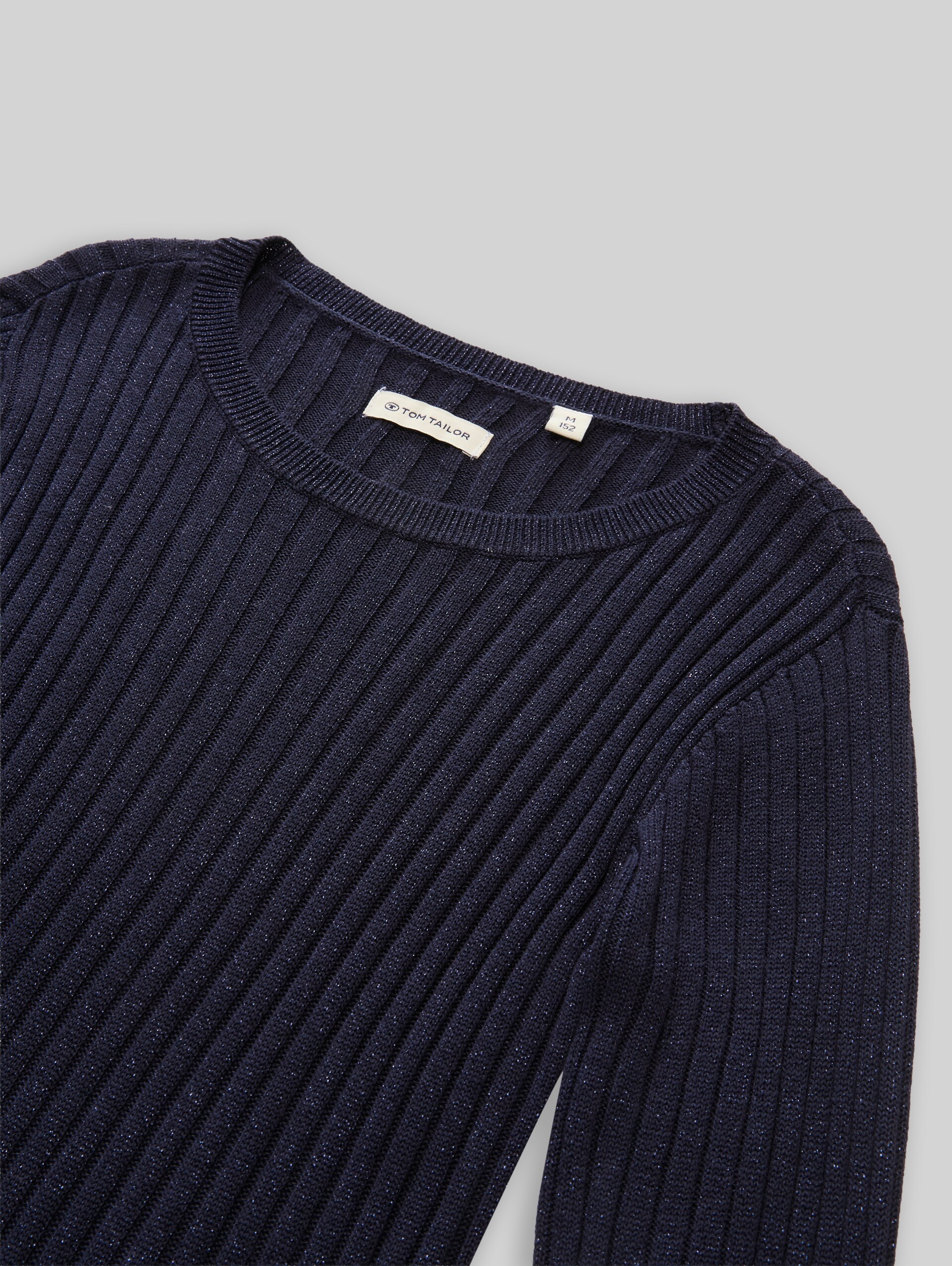 Strickpullover mit Glitzer-Effekt - Parisien Night Blue - Detail-Model-Ansicht