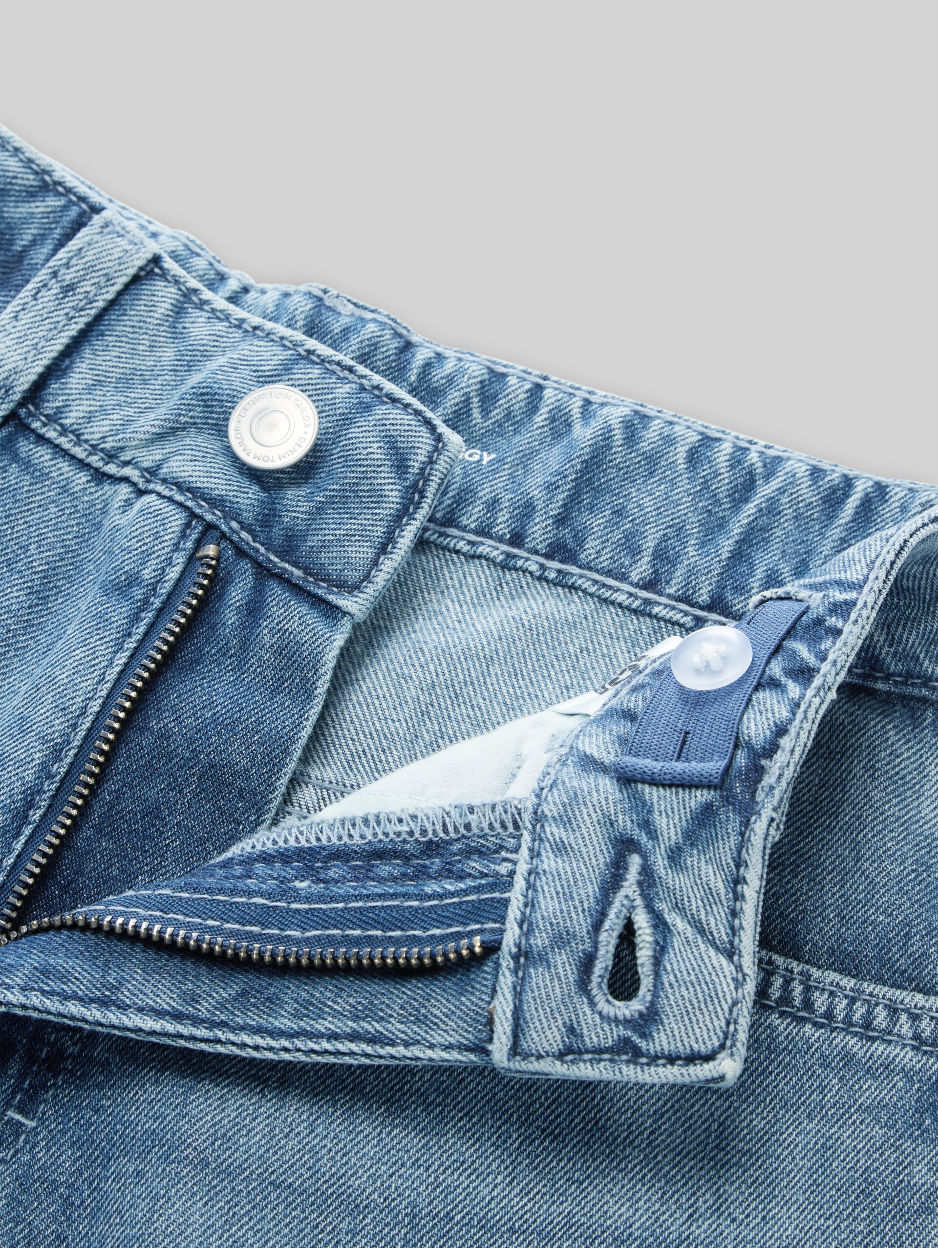 Super baggy fit jeans - mid stone wash denim - Detailaanzicht model