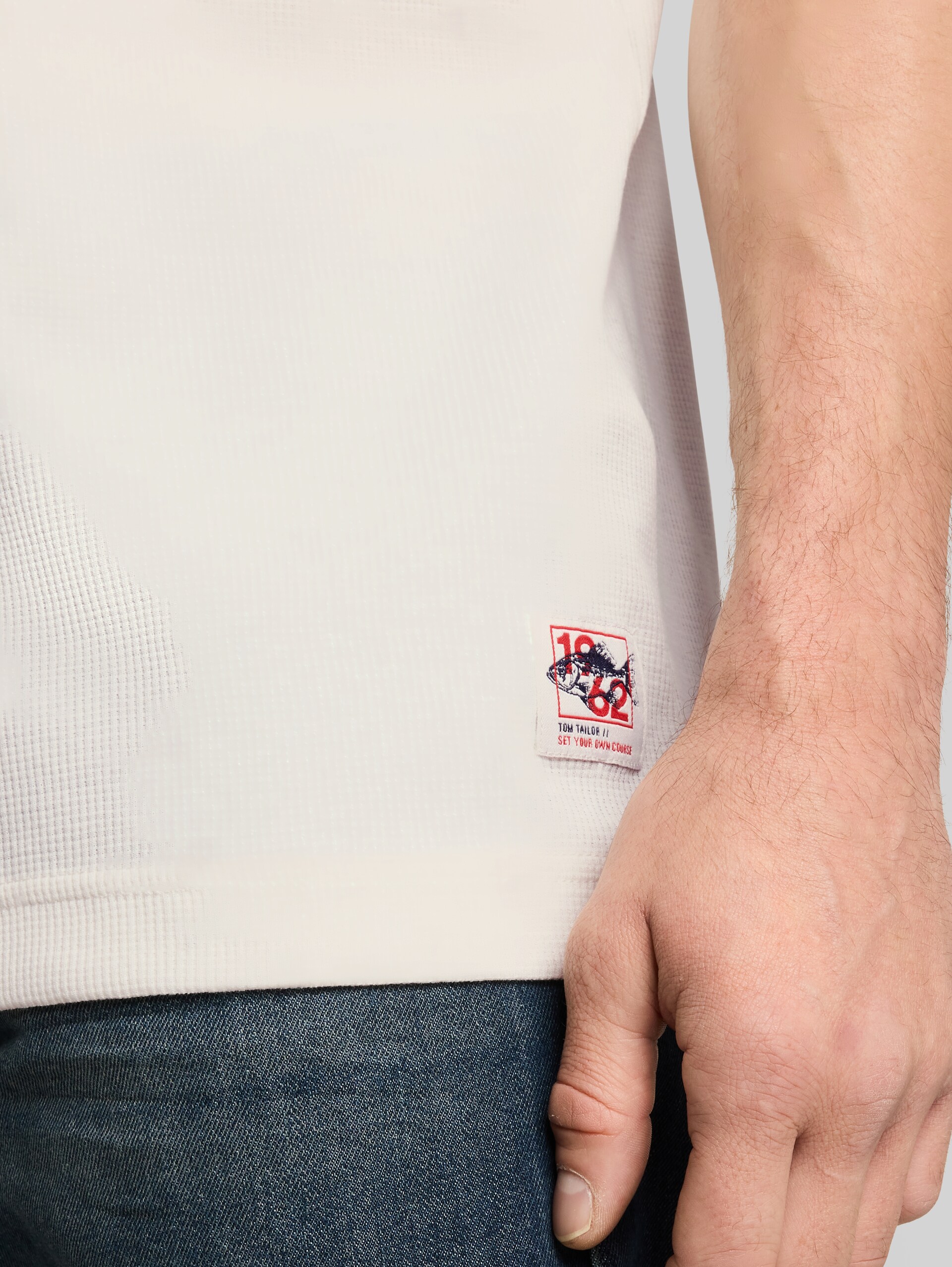 T-shirt met wafelstructuur - Gardenia White - Detailaanzicht model