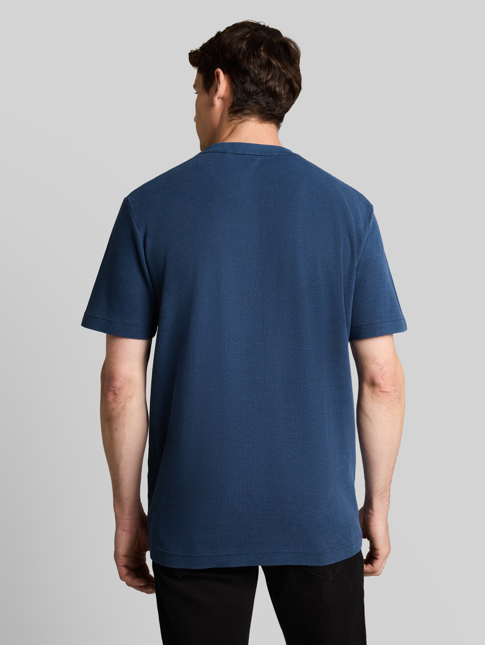 Henley-T-shirt met wafelstructuur - Dark Duck Blue - Neklijn model-achteraanzicht