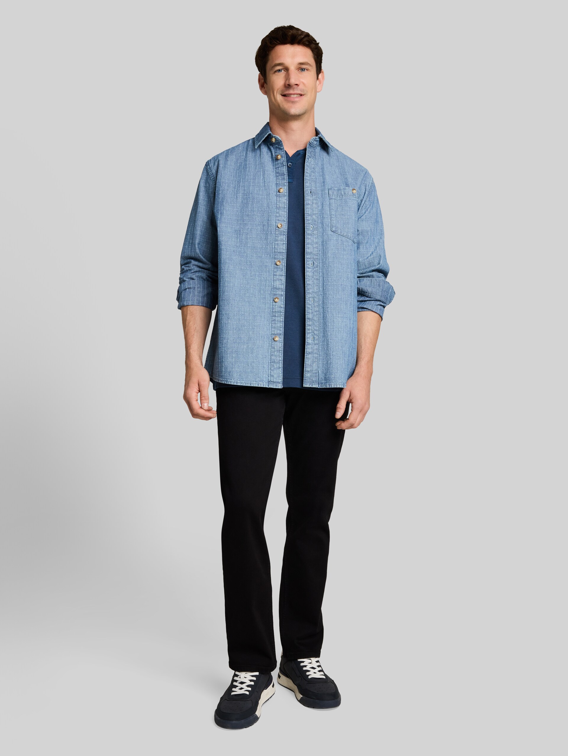 Henley-T-shirt met wafelstructuur - Dark Duck Blue - Model vooraanzicht
