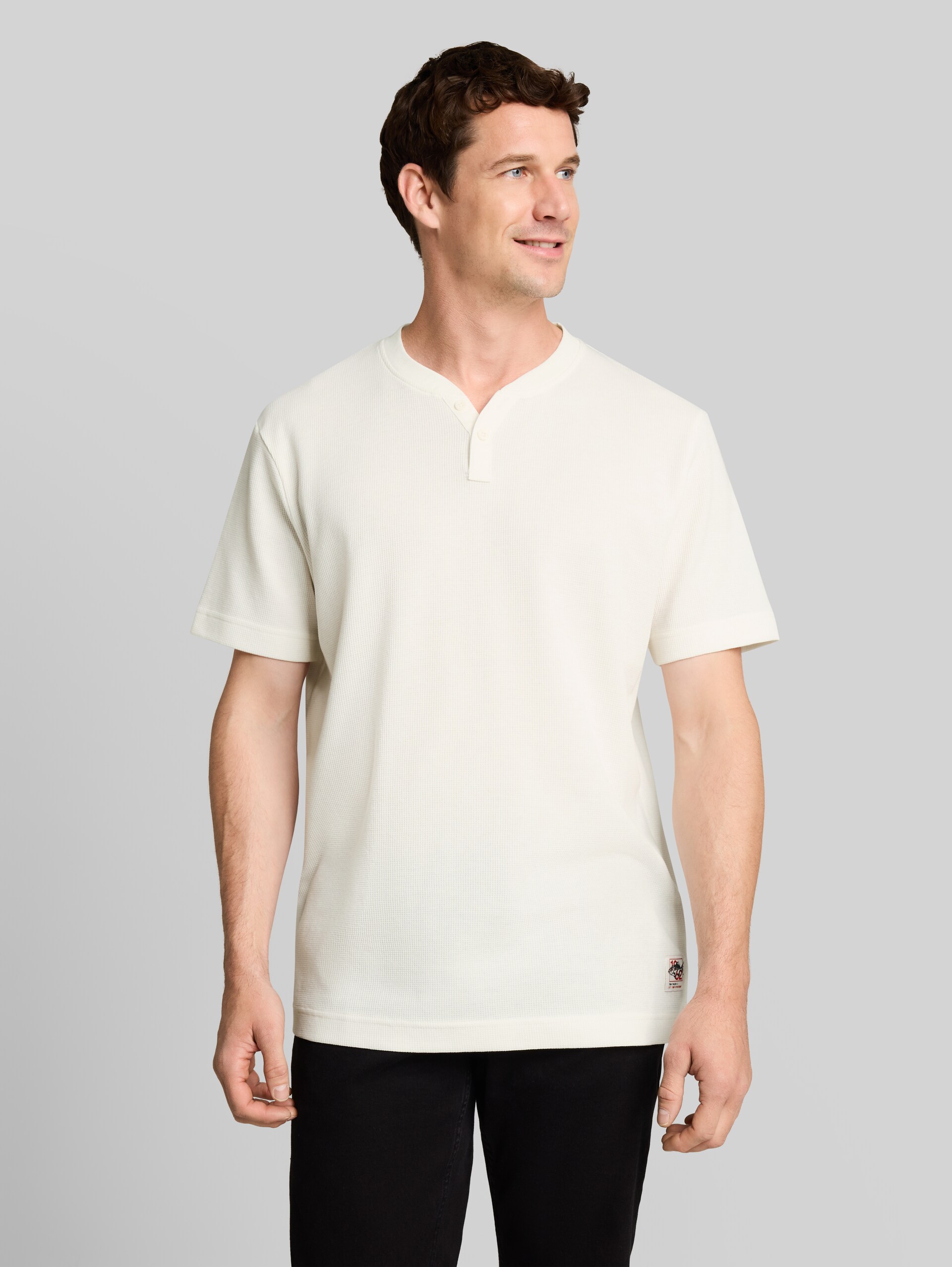 Henley-T-shirt met wafelstructuur - Gardenia White - Nek model vooraanzicht