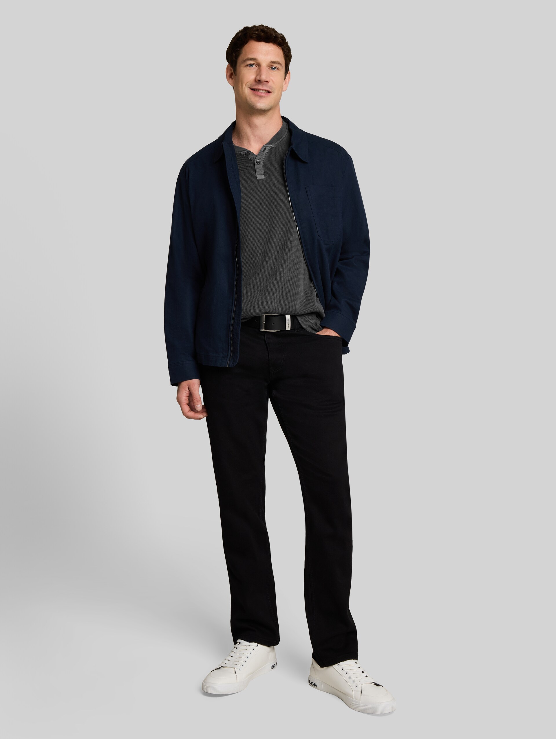 Henley-T-shirt met wafelstructuur - Tarmac Grey - Model vooraanzicht