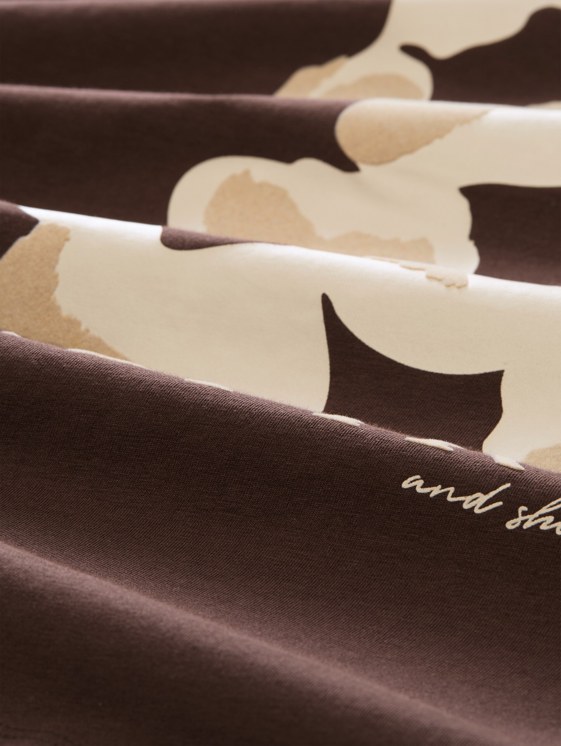 Slim Fit T-Shirt mit Print - java dark brown - Material-Ansicht