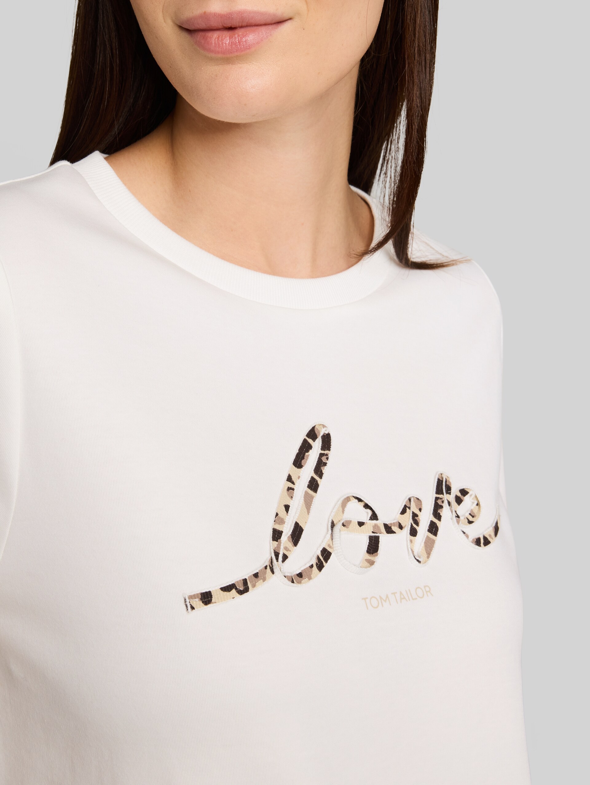 T-Shirt aus Baumwolle - Whisper White - Detail-Model-Ansicht