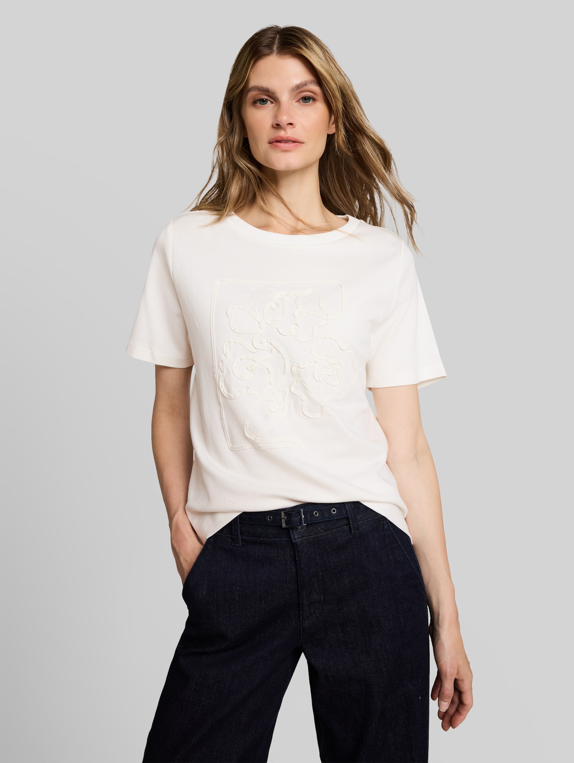 T-shirt van katoen - off white - Nek model vooraanzicht