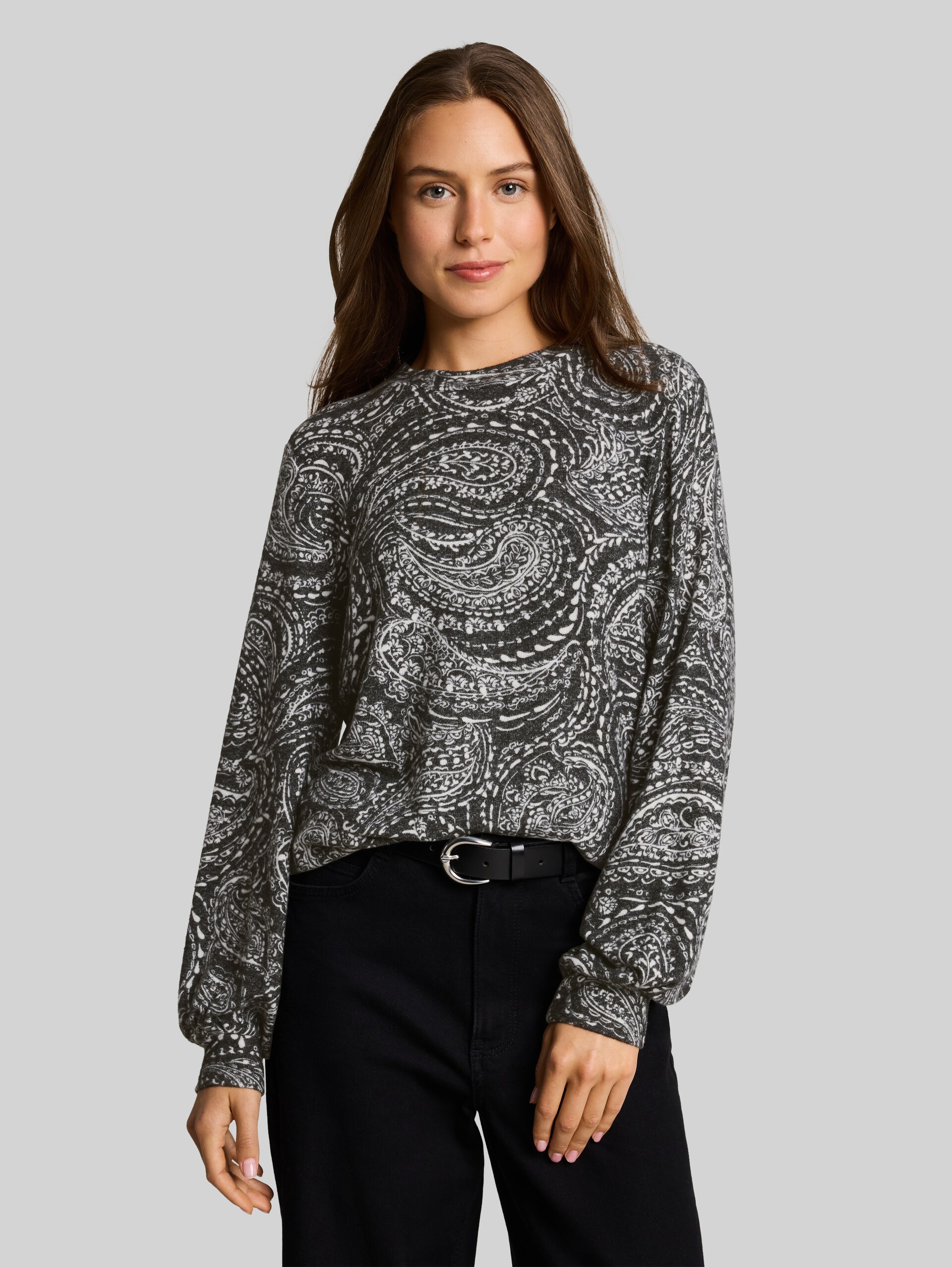 T-shirt confortable à manches longues et imprimé - grey melange paisley - Découpe Vue de face du modèle