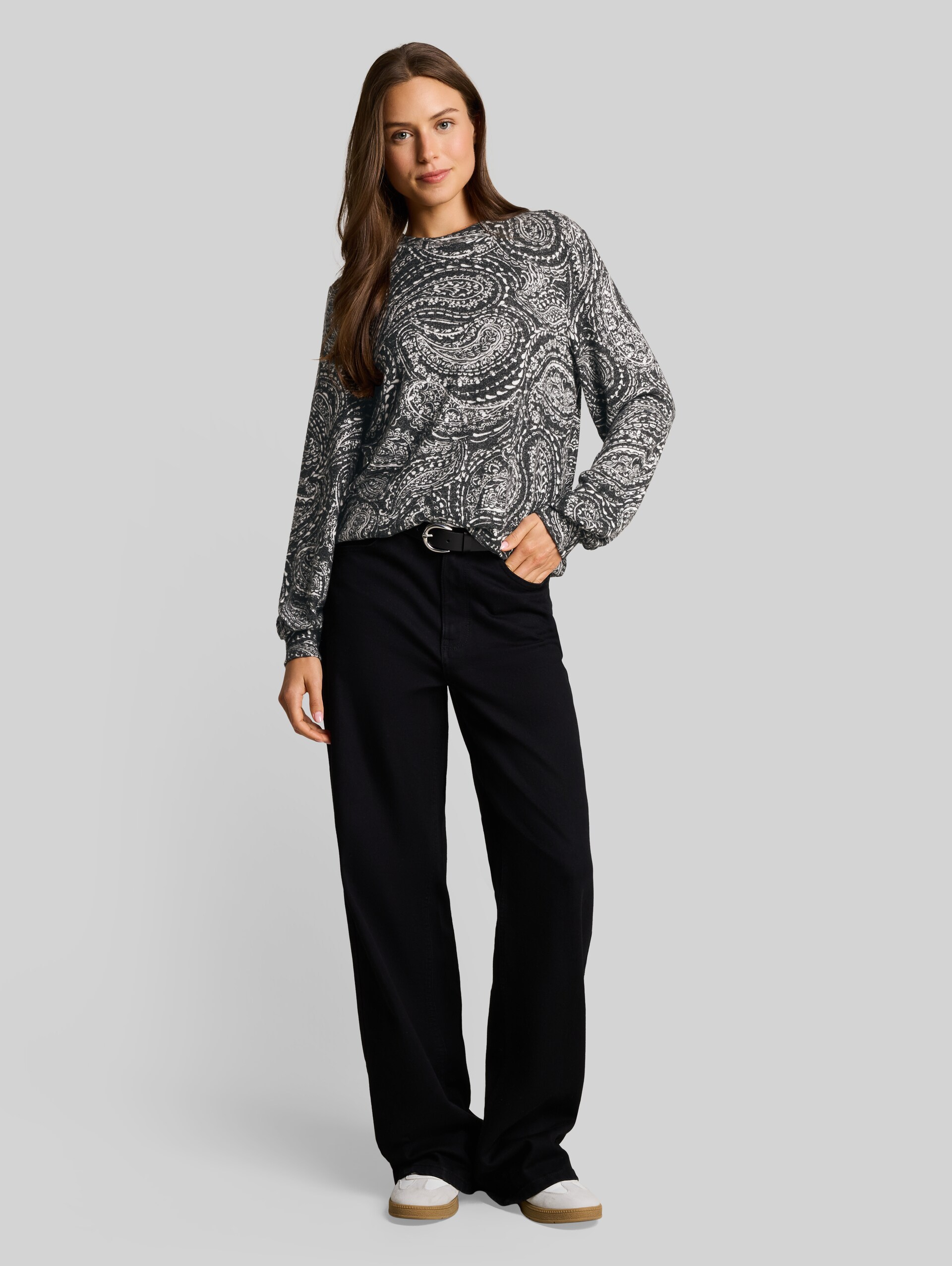 T-shirt confortable à manches longues et imprimé - grey melange paisley - Vue de face du modèle