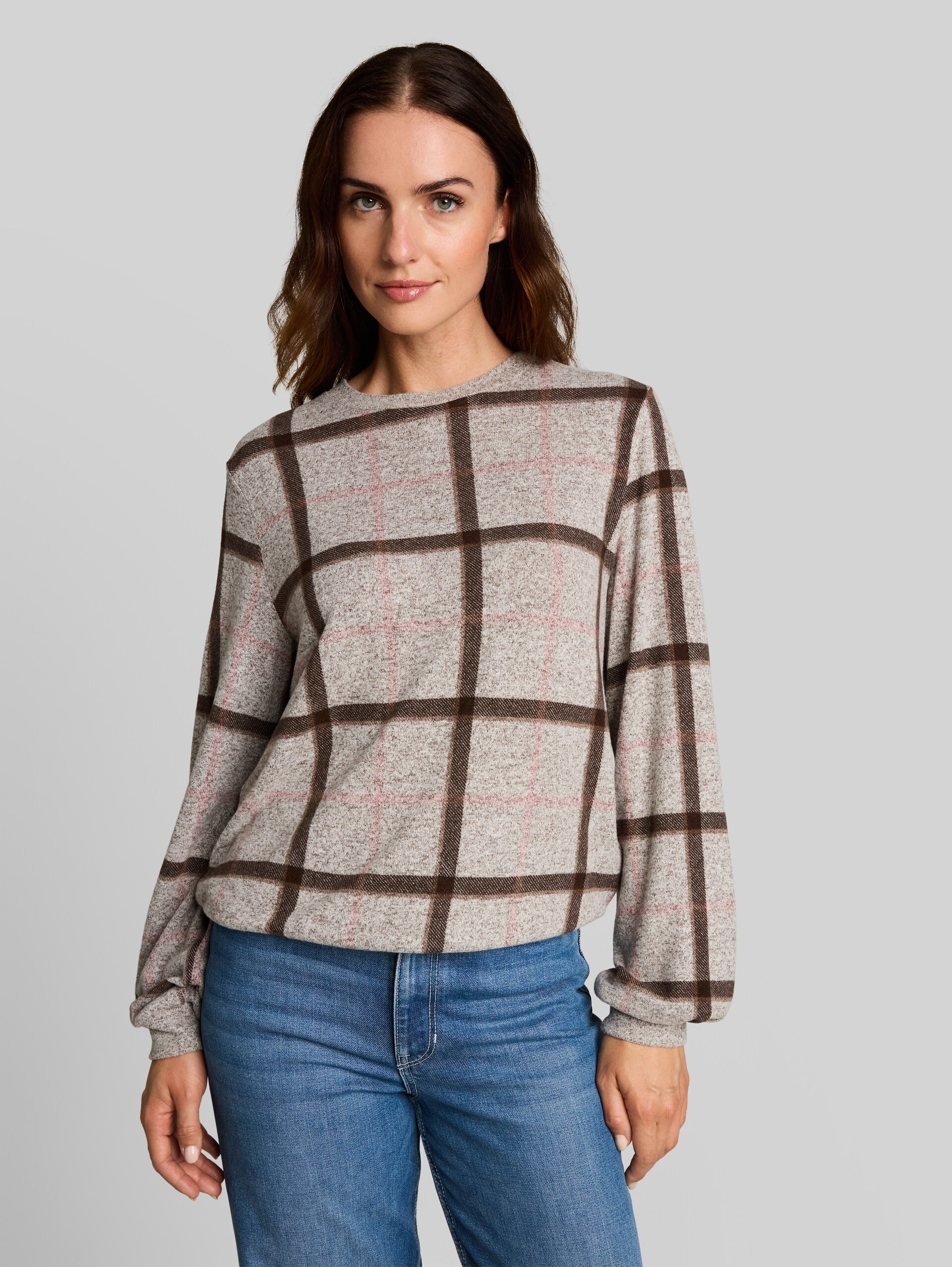 Cosy Langarmshirt mit Muster - brown melange check - Ausschnitt Model-Vorderansicht