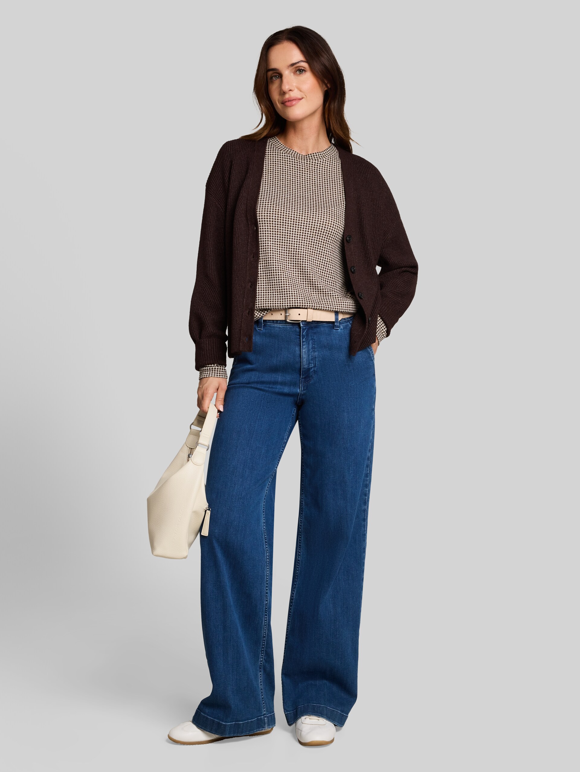 Cosy Langarmshirt mit Muster - brown dot on beige melange - Model-Vorderansicht