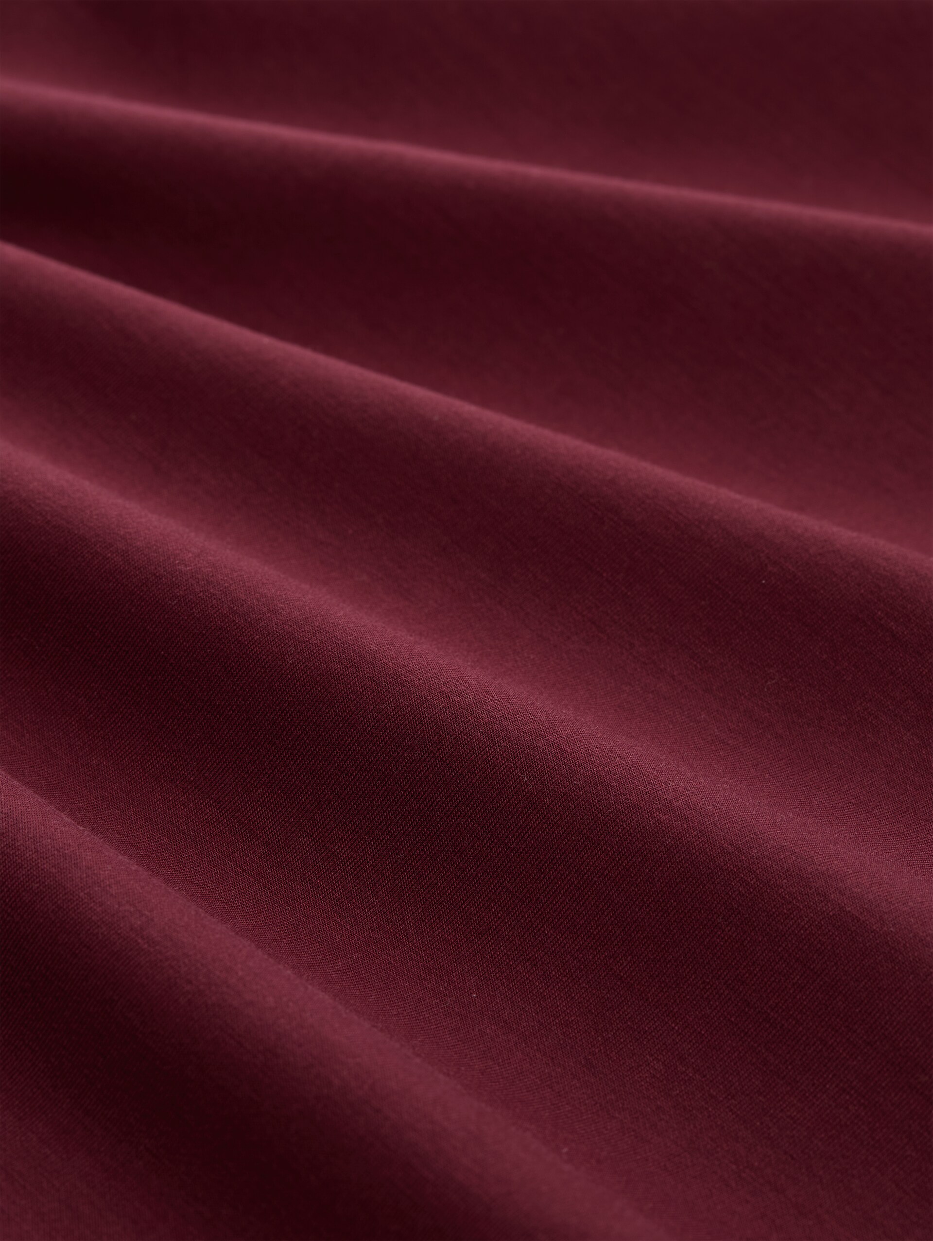 Scuba T-Shirt mit Schriftzug - Preppy Plum - Material-Ansicht