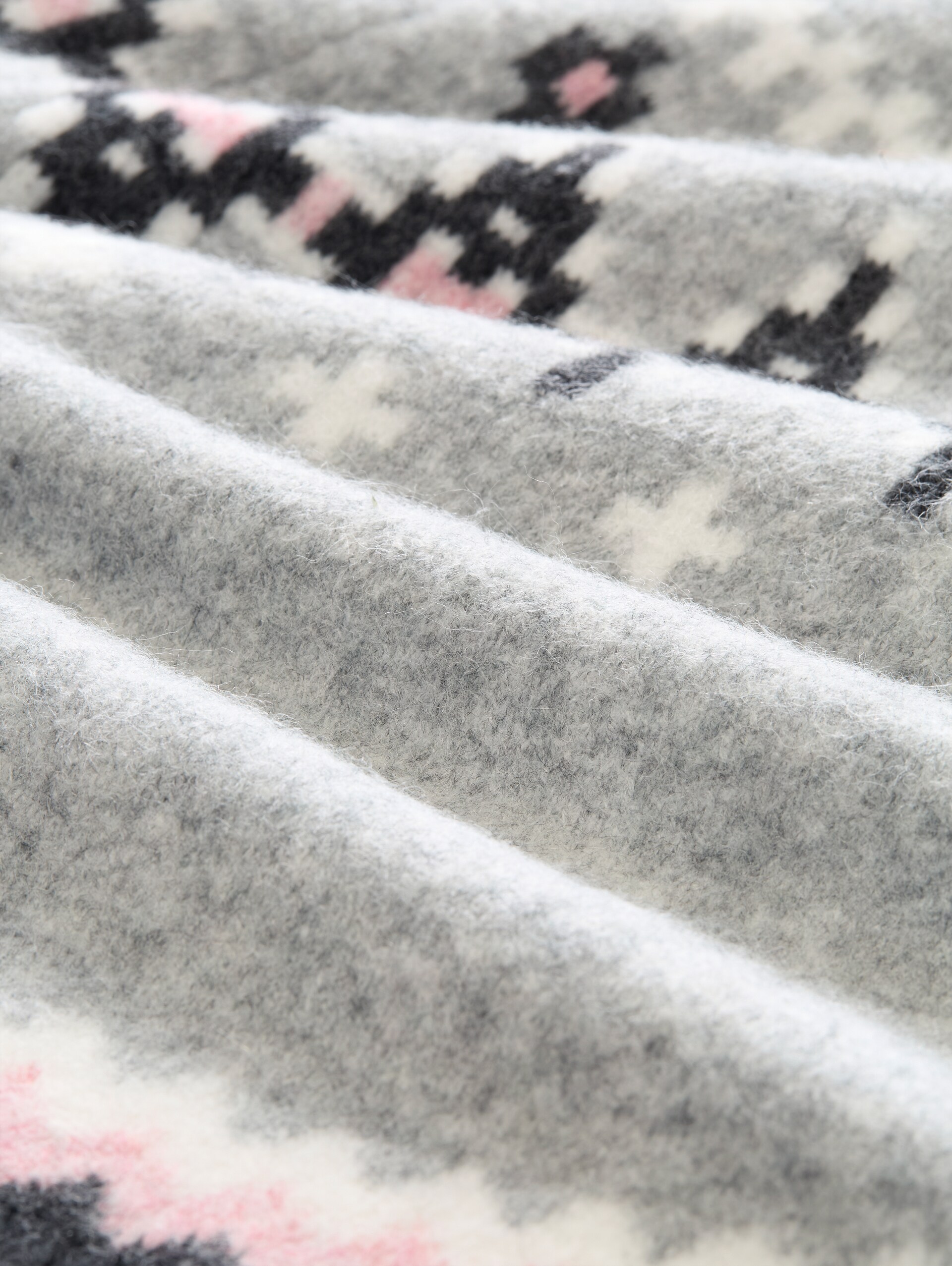 Cardigan norvégien avec une part de laine - grey pink fair isle - Vue de la matière