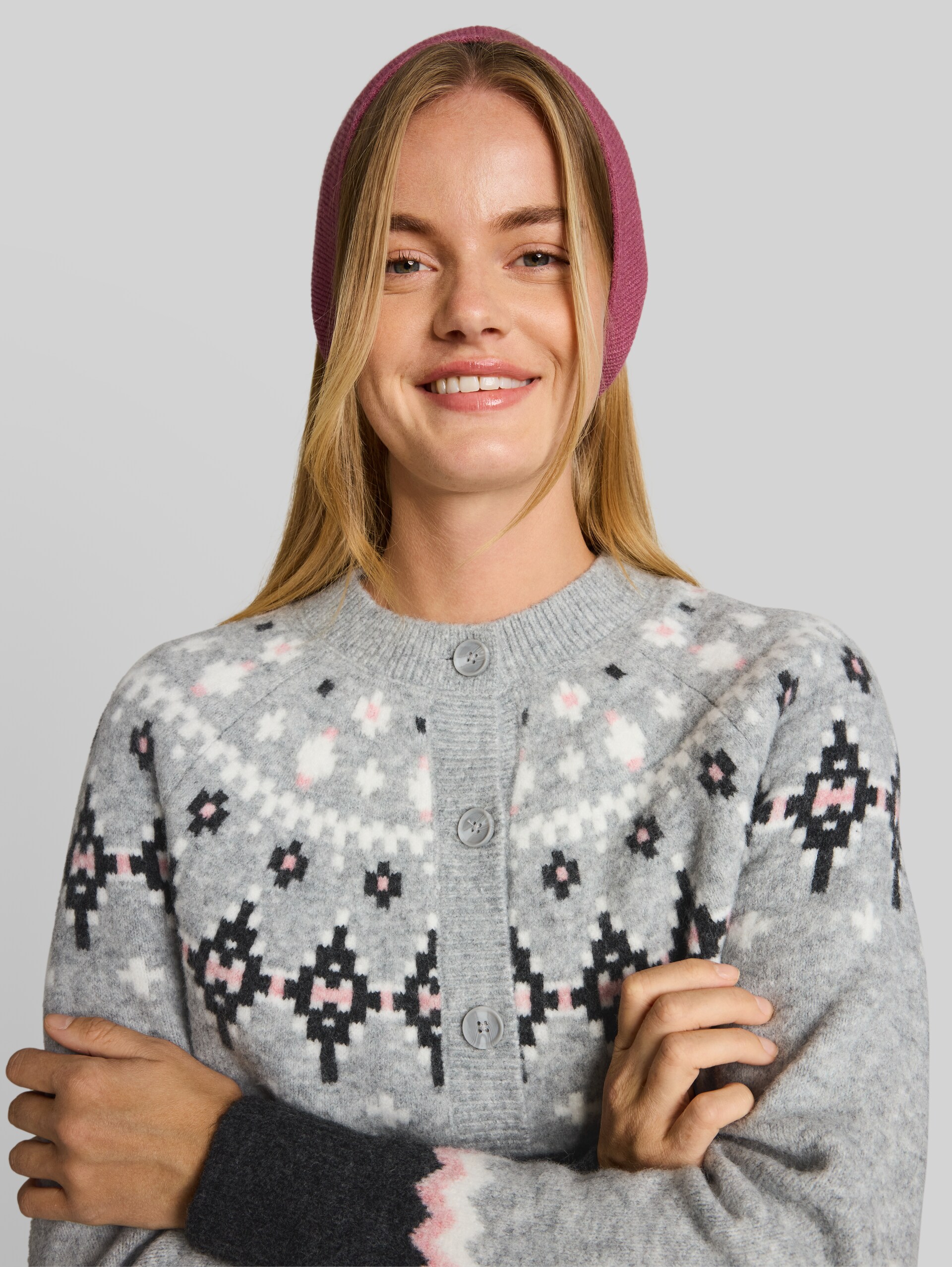 Cardigan norvégien avec une part de laine - grey pink fair isle - Vue détaillée du modèle