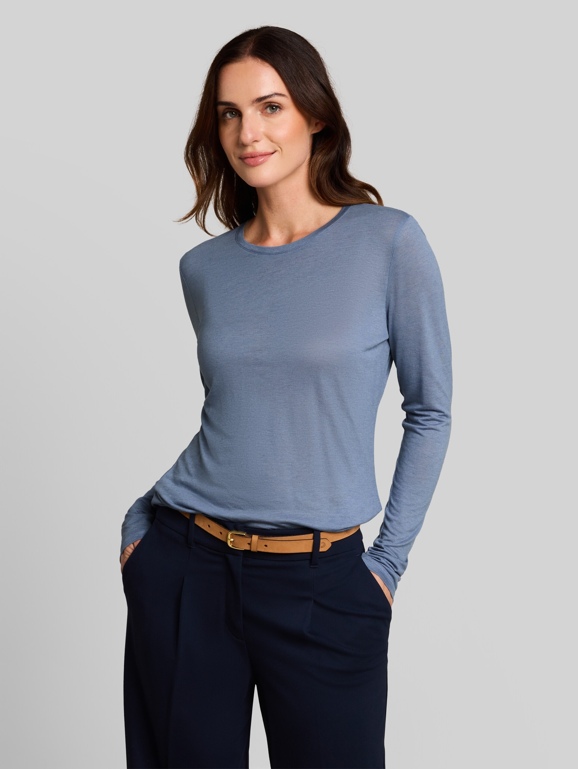 Slim Fit Langarmshirt mit Wollanteil - fern blue melange - Ausschnitt Model-Vorderansicht