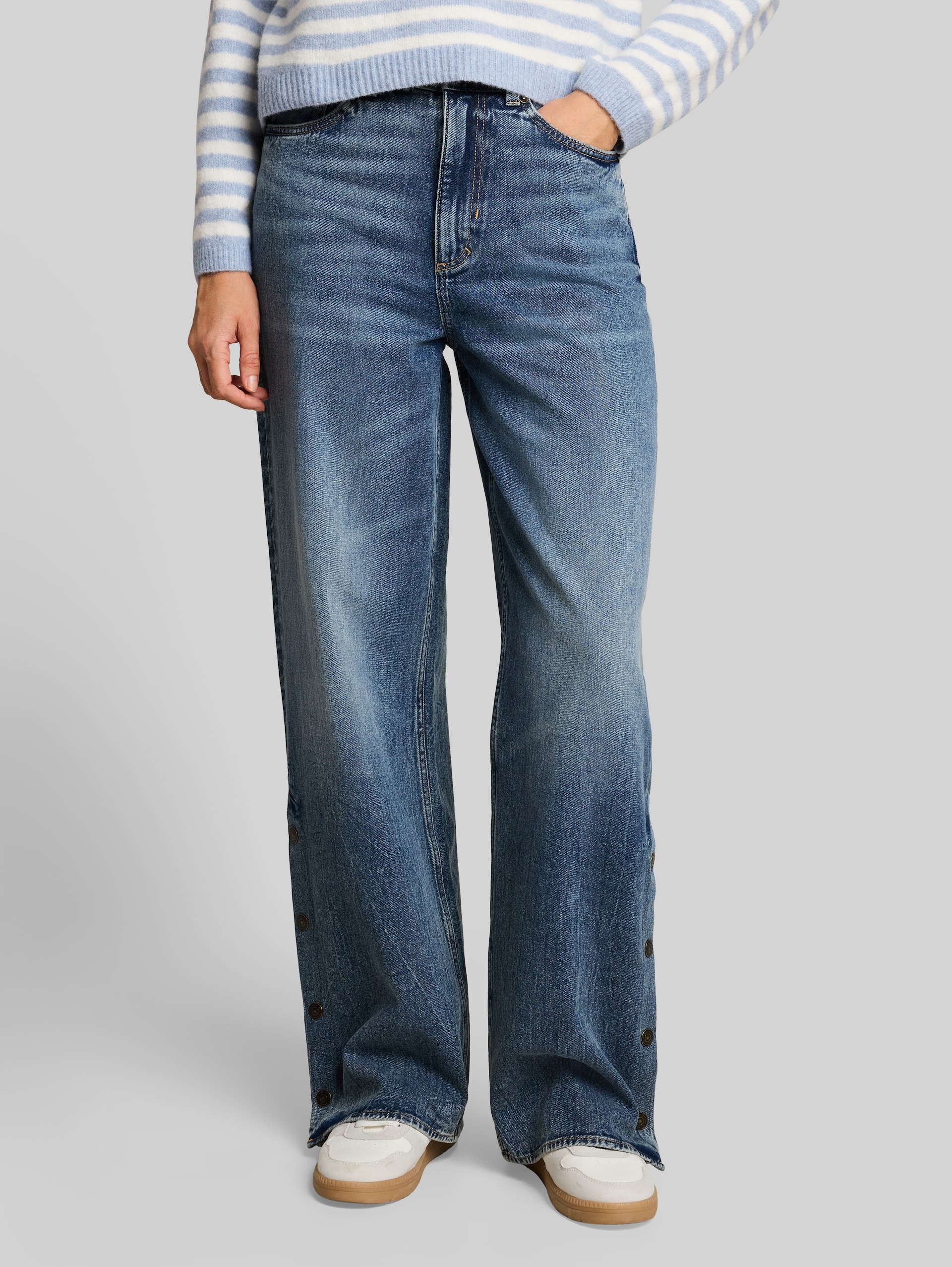 Jean TTLINOUS WIDE avec détails boutonnés - vintage used mid stone blue - Découpe Vue de face du modèle