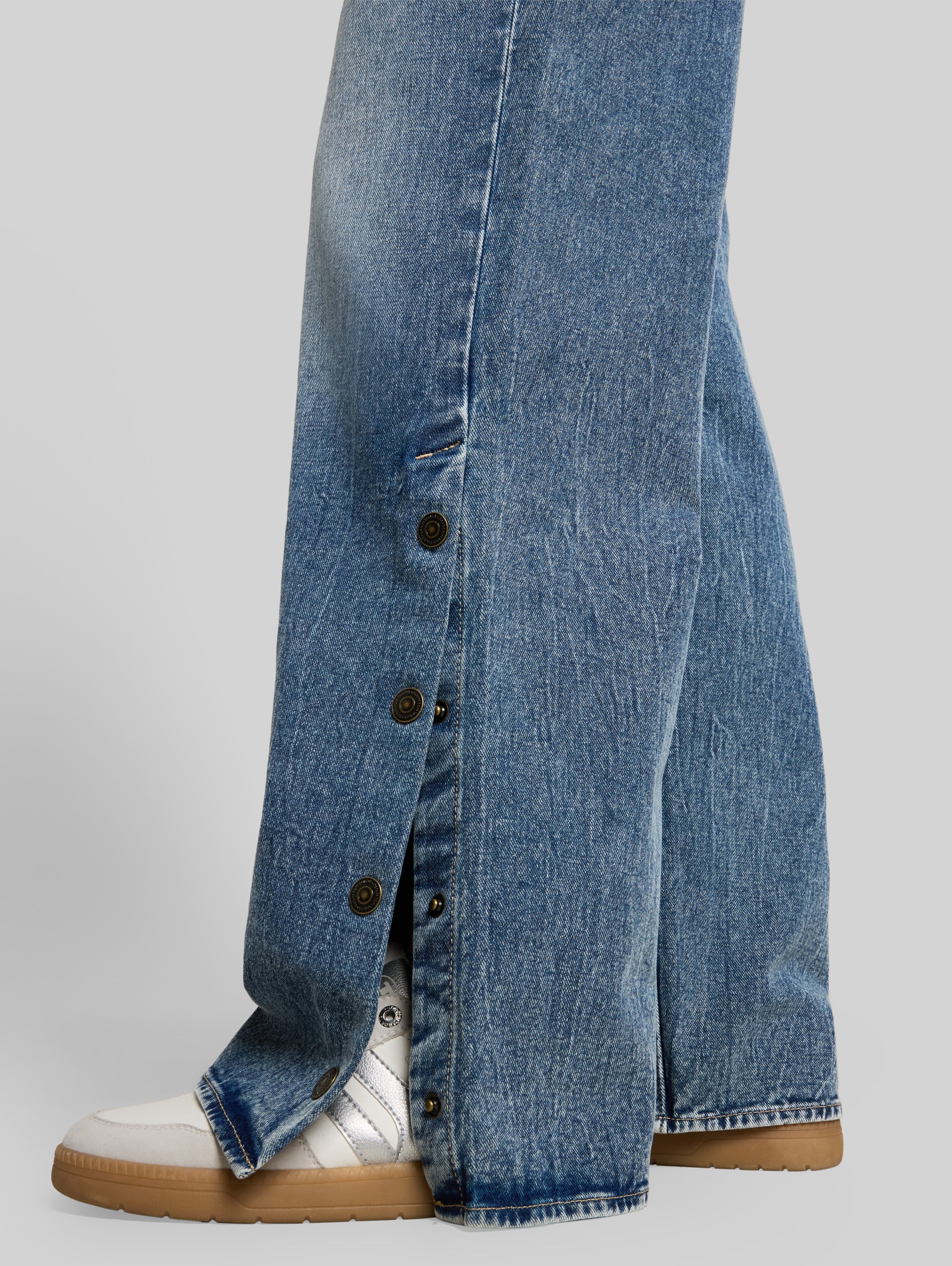 Jean TTLINOUS WIDE avec détails boutonnés - vintage used mid stone blue - Vue détaillée du modèle