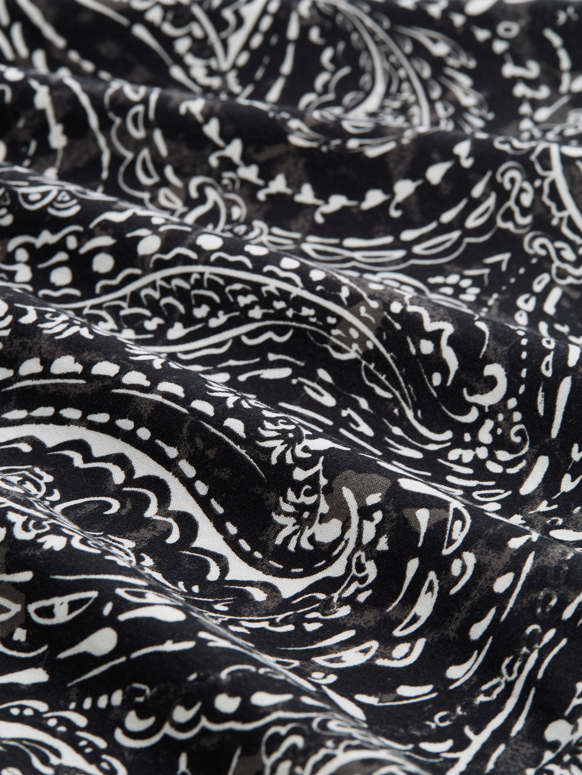 Blusenshirt mit Paisley-Muster - black paisley - Material-Ansicht