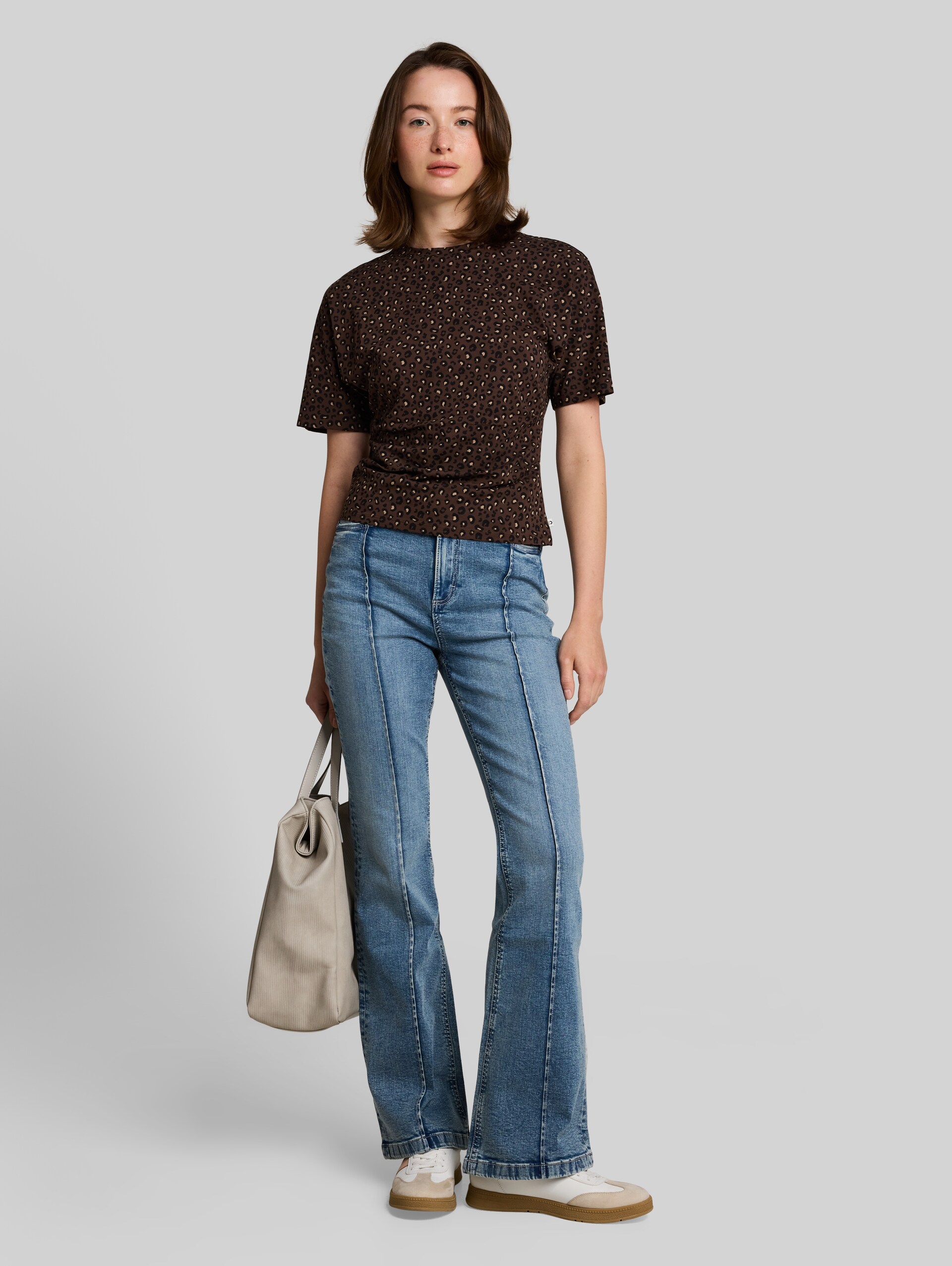 TTAVA FLARED Jeans im Vintage-Look - vintage used dark stone blue - Model-Vorderansicht