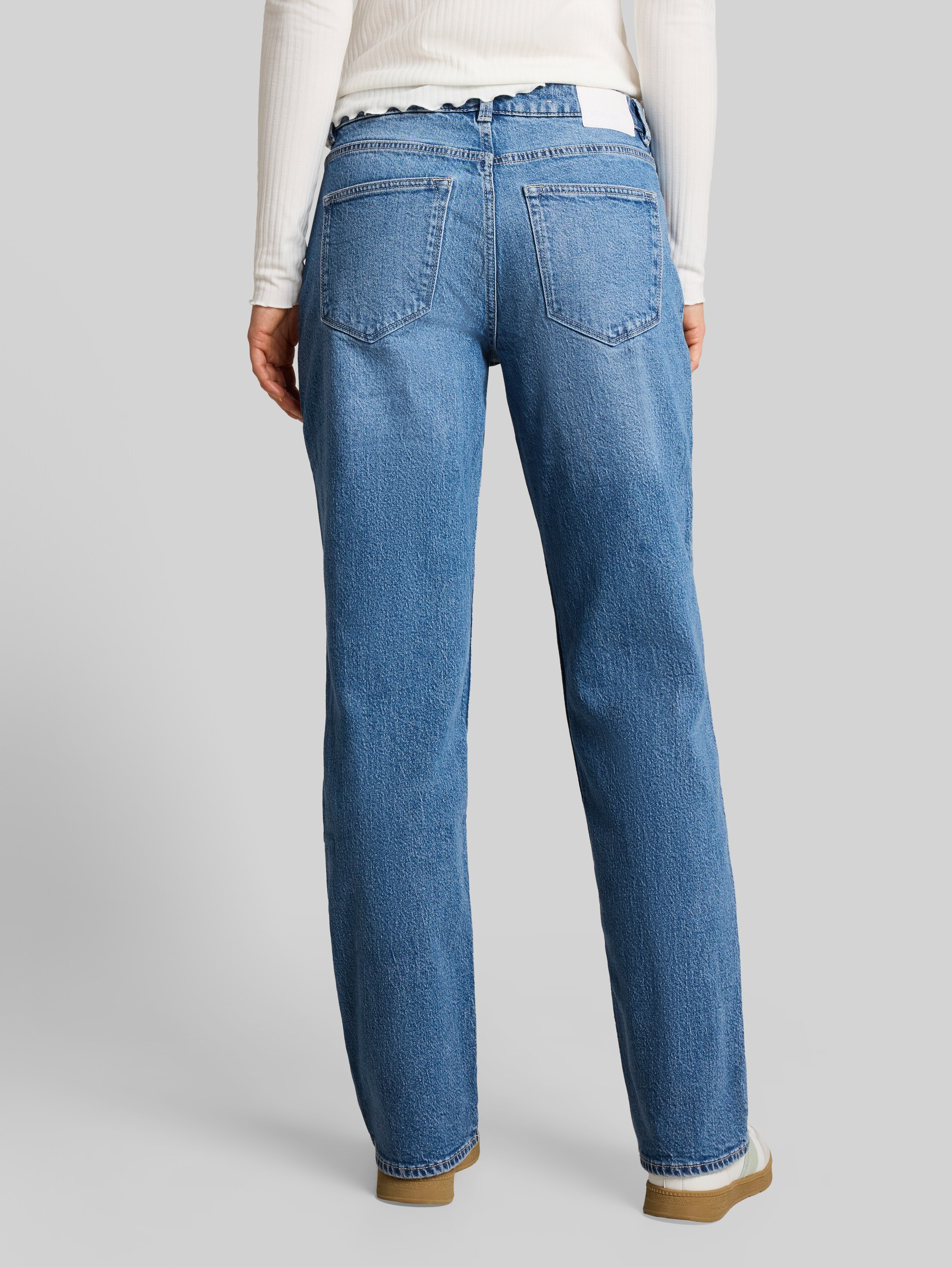 Jean TTELLA STRAIGHT stretch - Used Mid Stone Blue Denim - Découpe Vue arrière du modèle