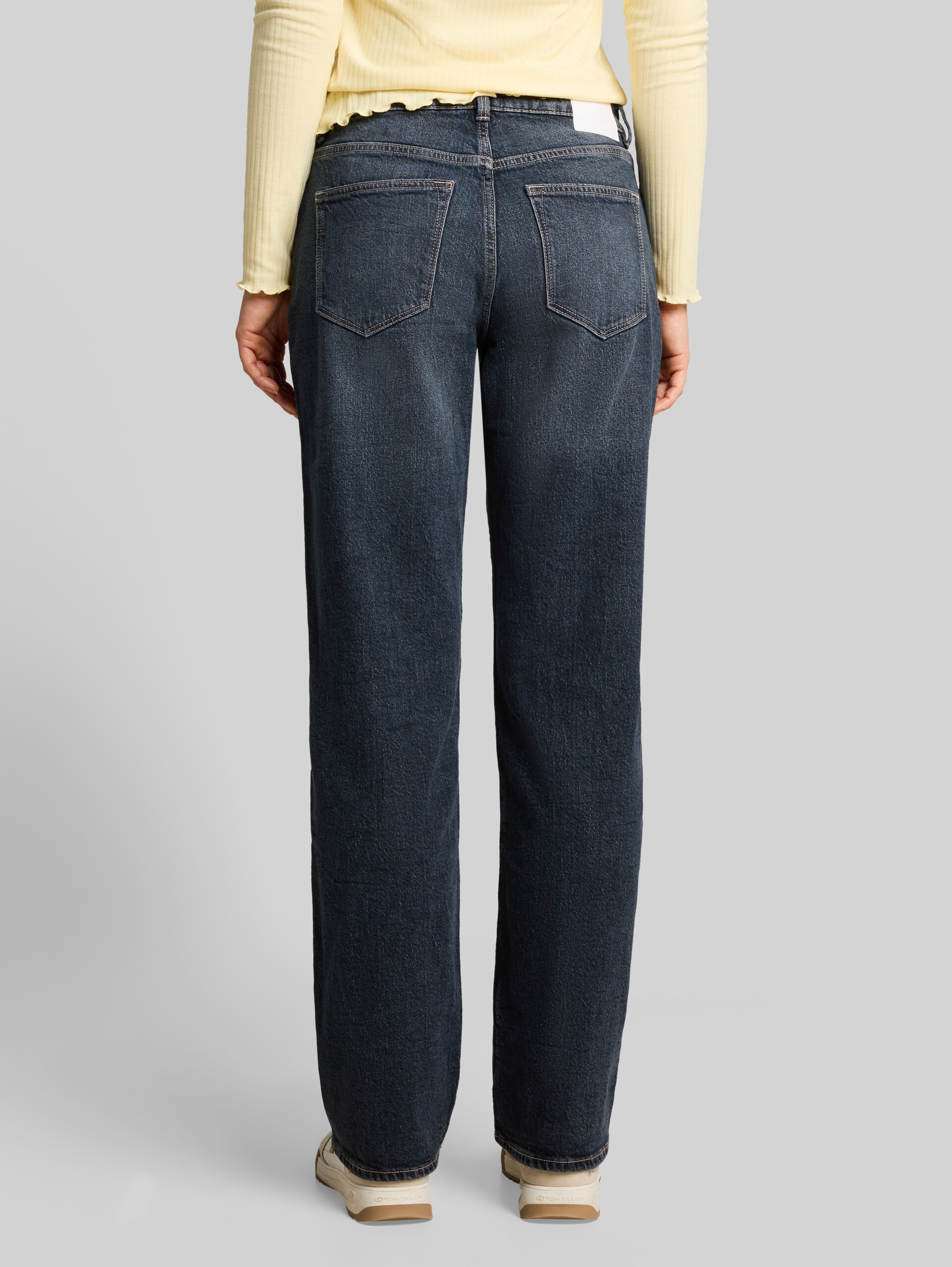 TTELLA STRAIGHT Jeans mit Stretch - dark stone blue grey denim - Auschnitt Model-Rückansicht