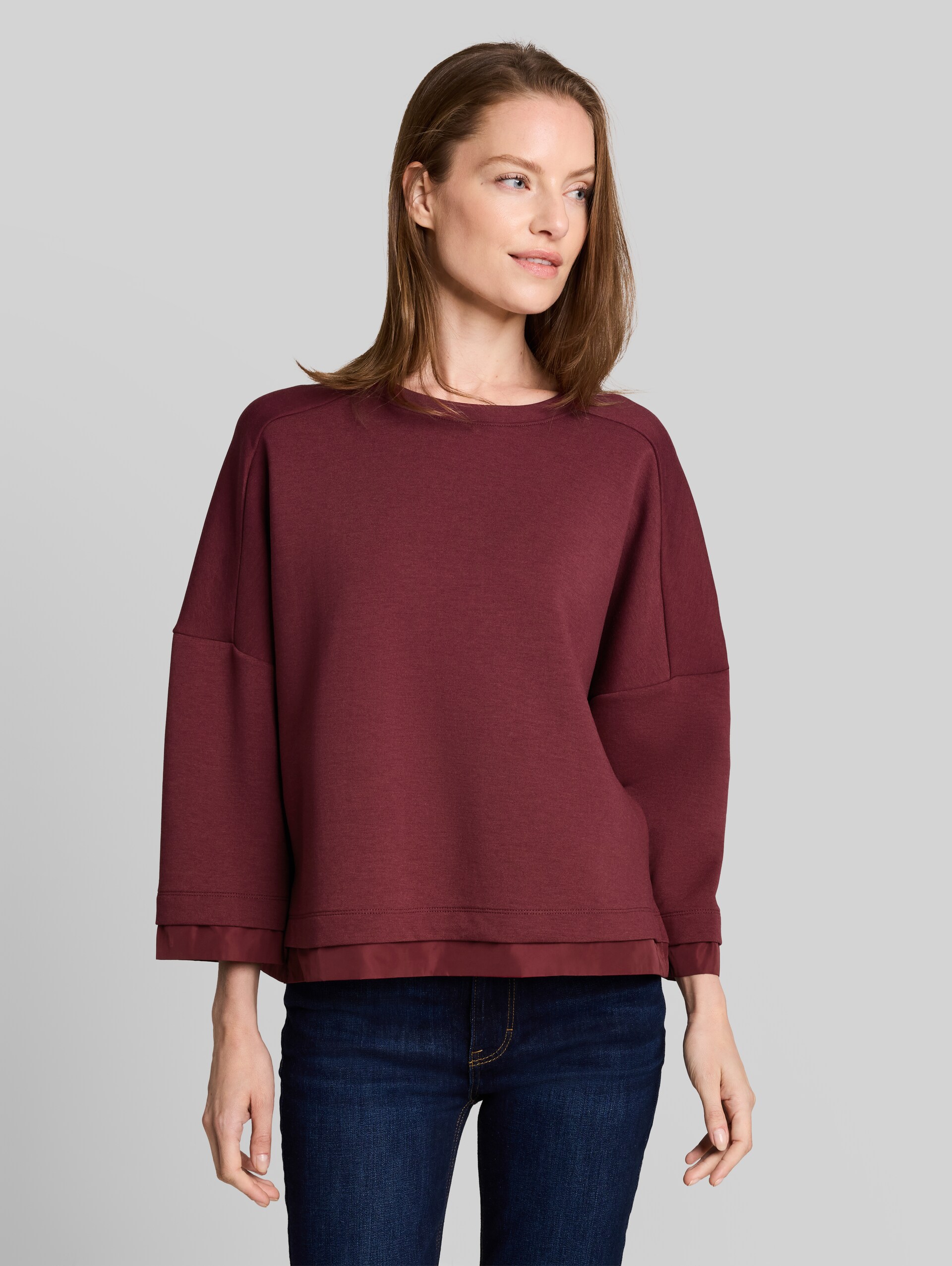 Loose Fit Sweatshirt mit 7/8-Arm - Preppy Plum - Ausschnitt Model-Vorderansicht